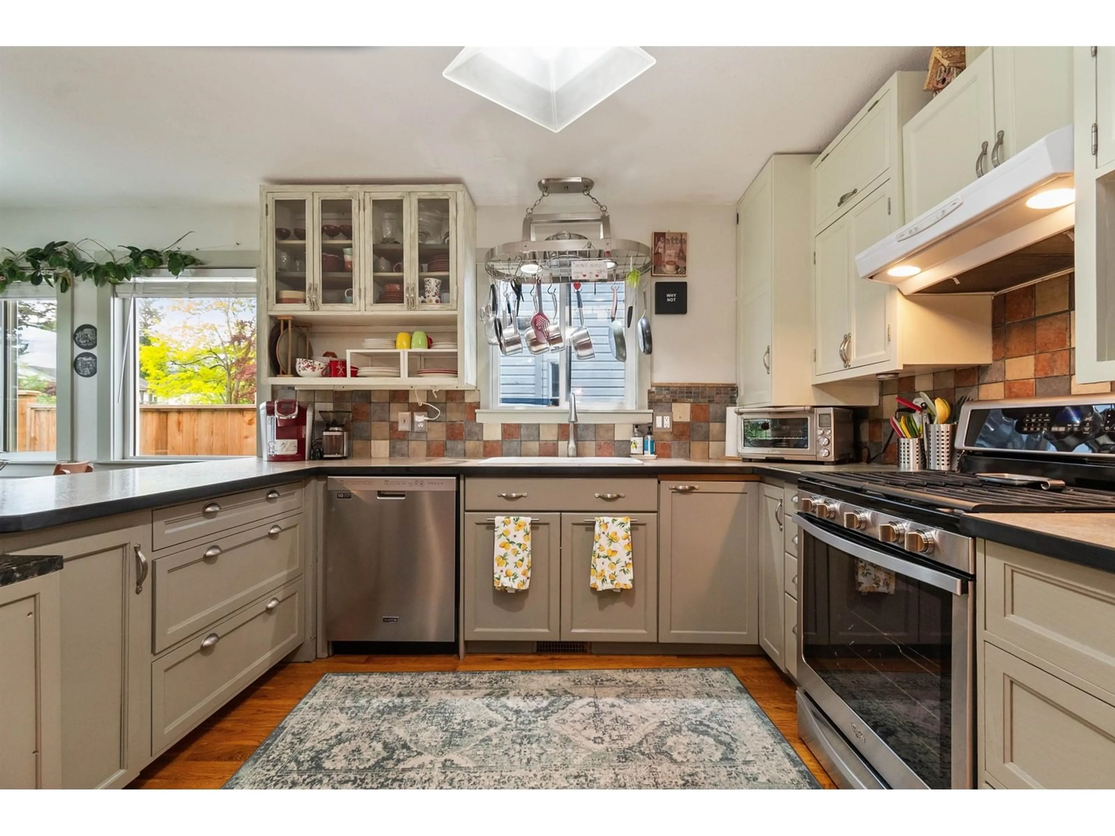 Open concept kitchen, ceramic/tile floor for 5906 BIRMINGHAM PLACE, Chilliwack British Columbia V2R3G1