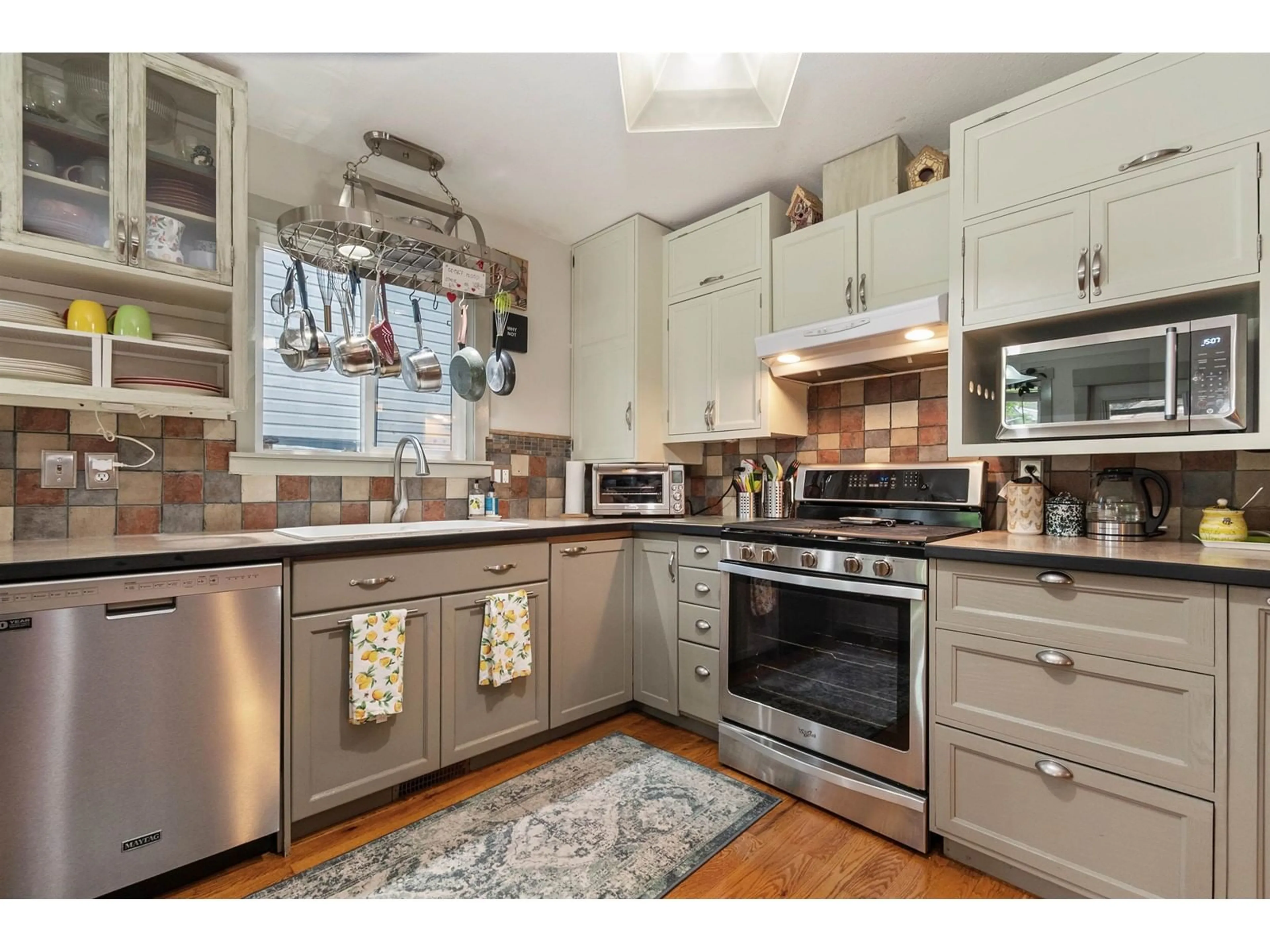 Open concept kitchen, unknown for 5906 BIRMINGHAM PLACE, Chilliwack British Columbia V2R3G1