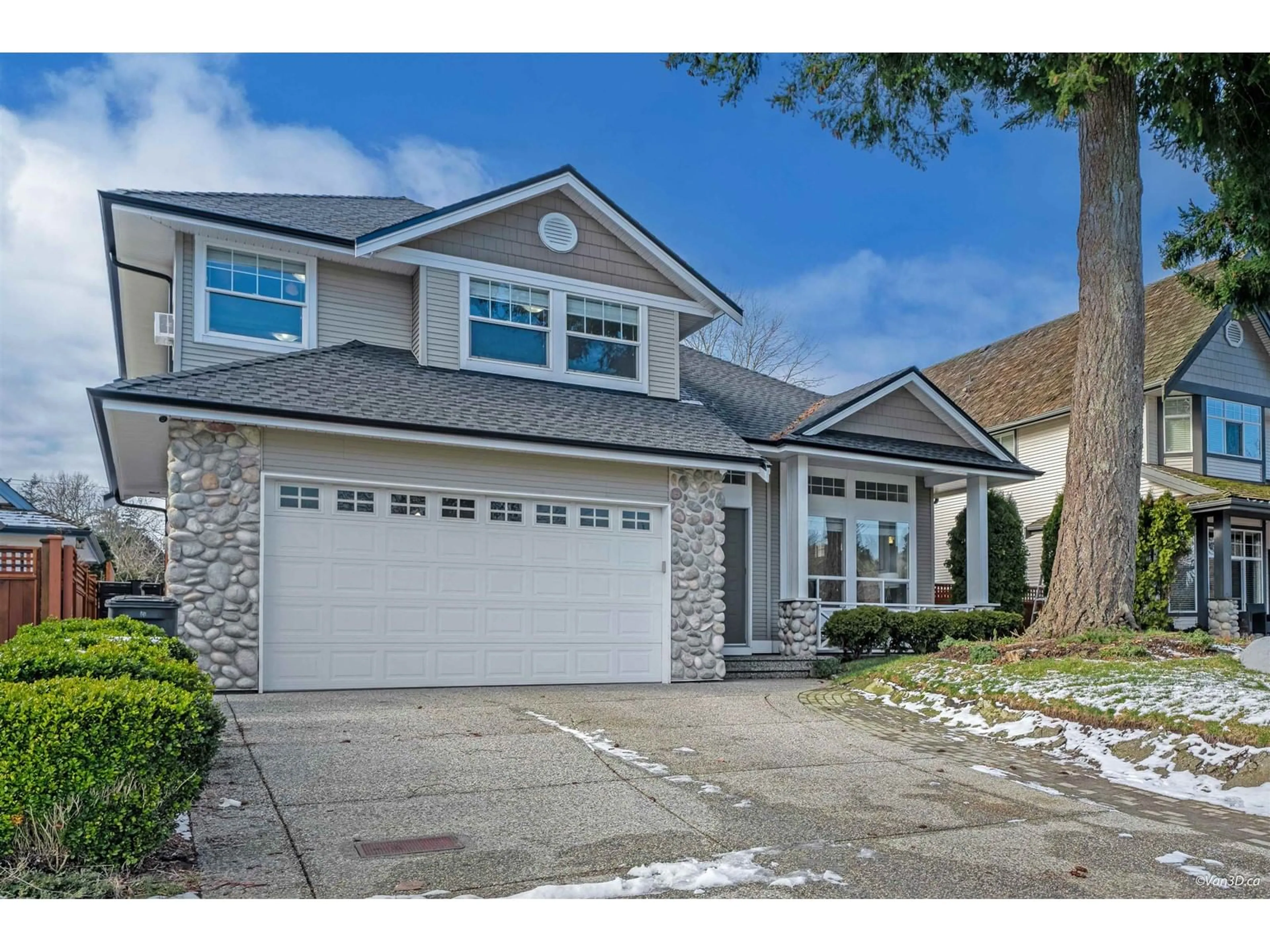 Home with vinyl exterior material, street for 1911 140A, Surrey British Columbia V4A7Z9
