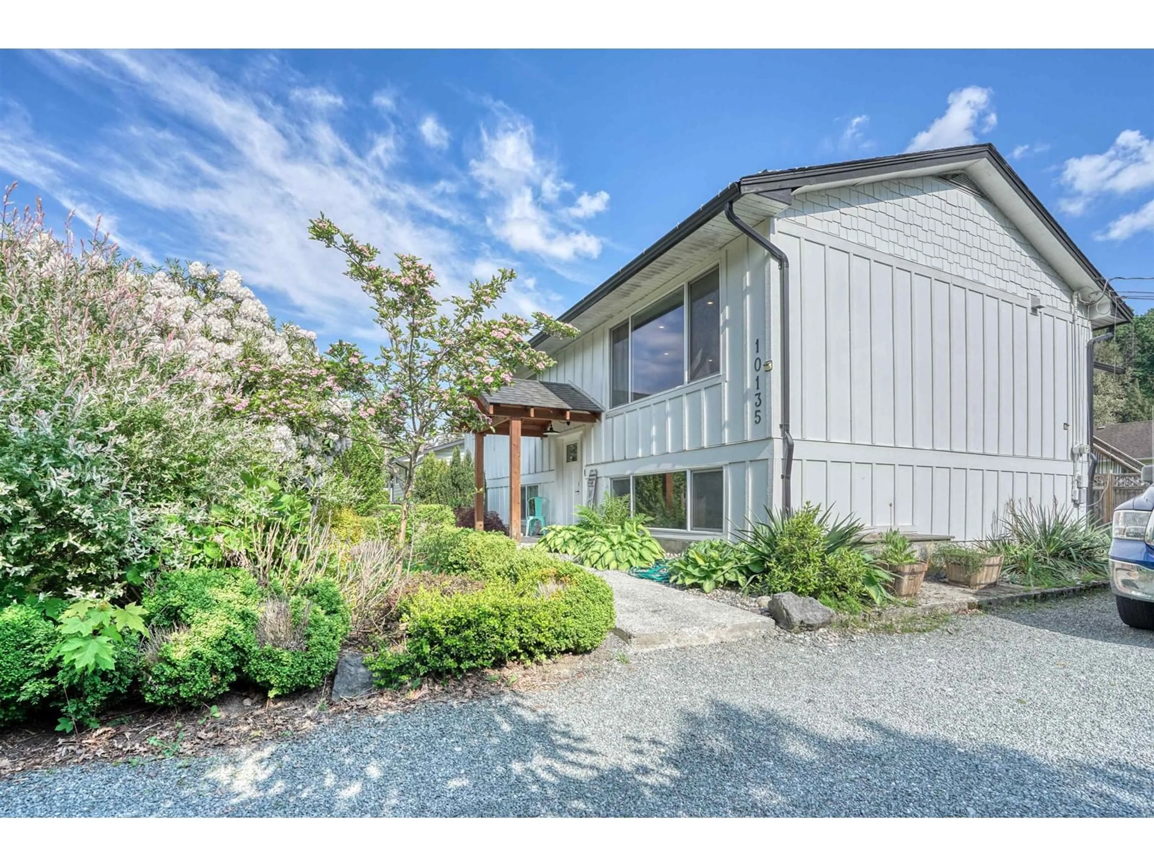 A pic from outside/outdoor area/front of a property/back of a property/a pic from drone, unknown for 10135 BRENTWOOD DRIVE, Chilliwack British Columbia V2P6G5