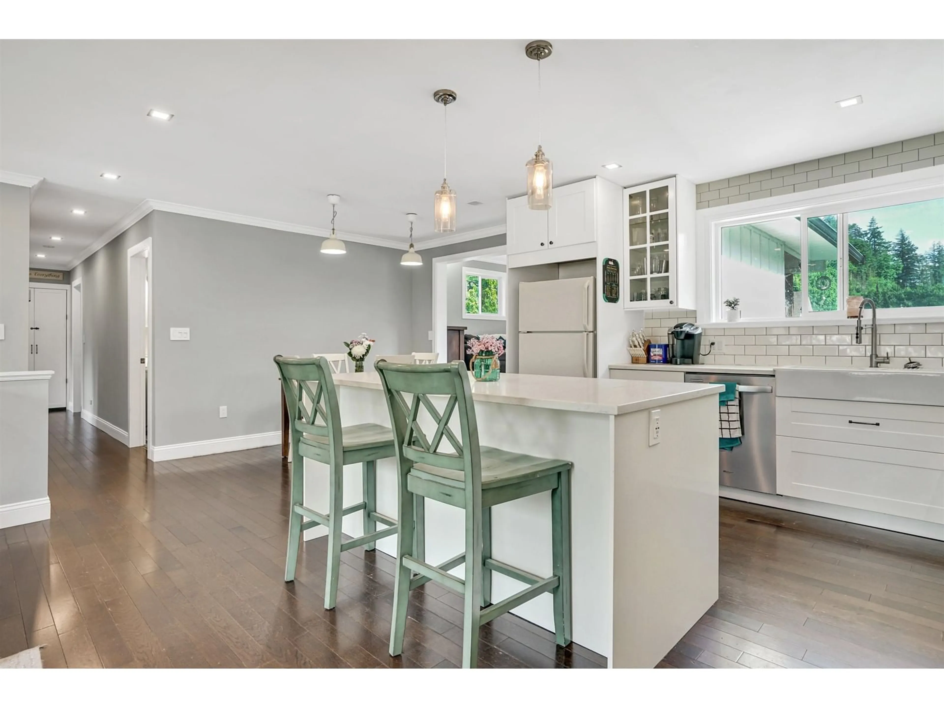 Open concept kitchen, wood/laminate floor for 10135 BRENTWOOD DRIVE, Chilliwack British Columbia V2P6G5