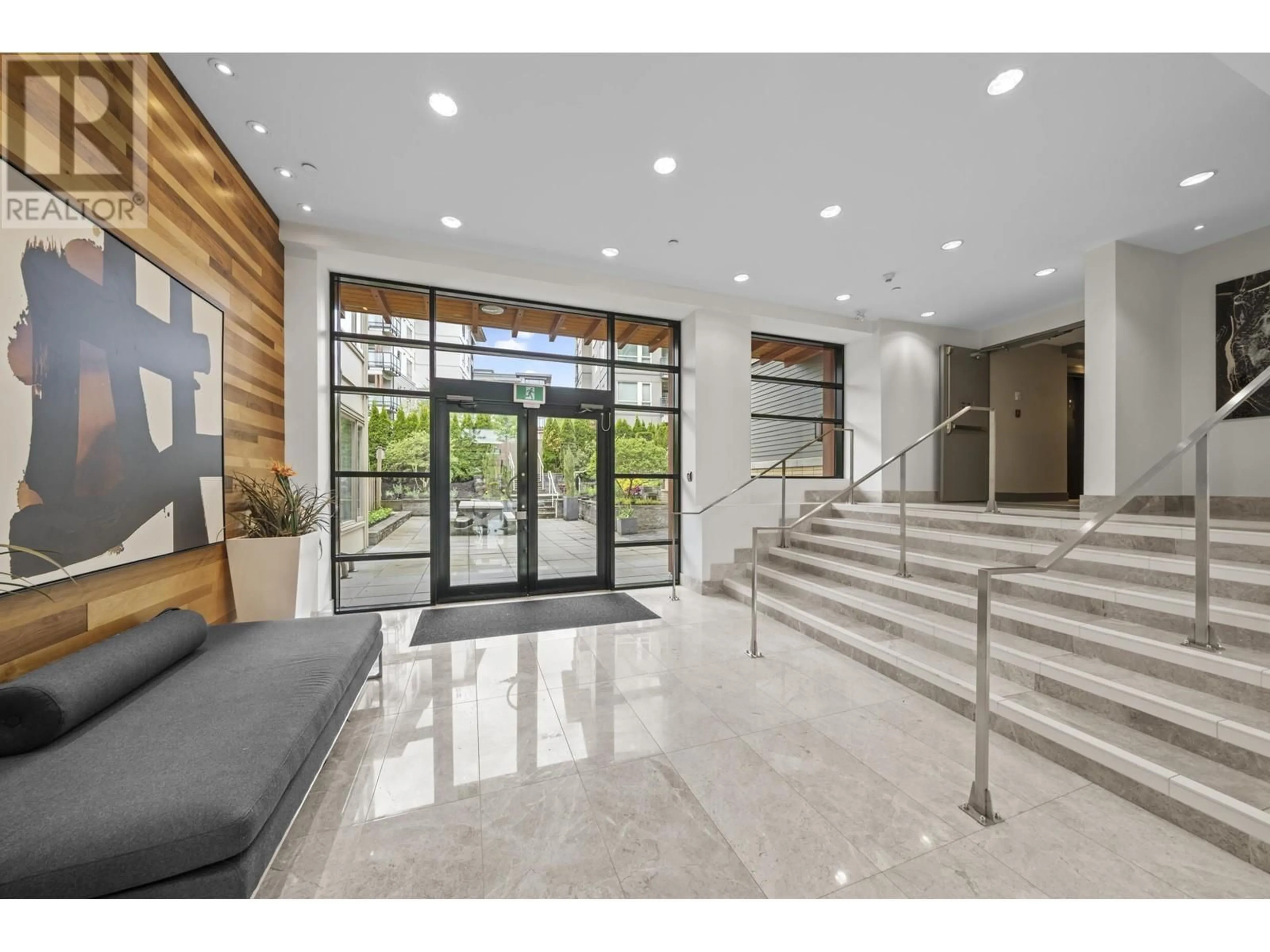 Indoor foyer for 101 - 2665 MOUNTAIN HIGHWAY, North Vancouver British Columbia V7J0A8