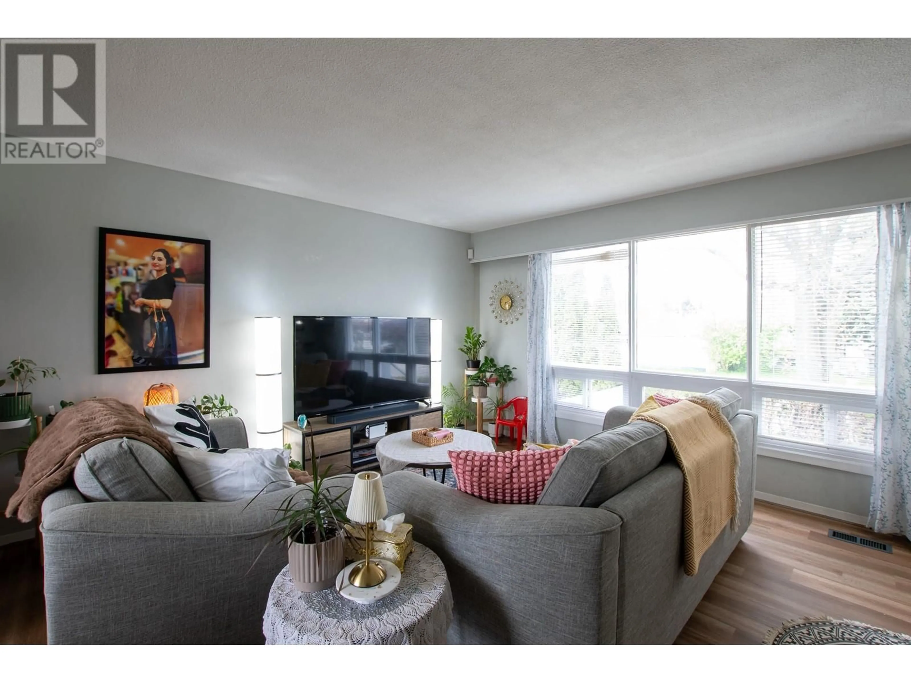 Living room with furniture, wood/laminate floor for 766 CARNEY STREET, Prince George British Columbia V2M2X6