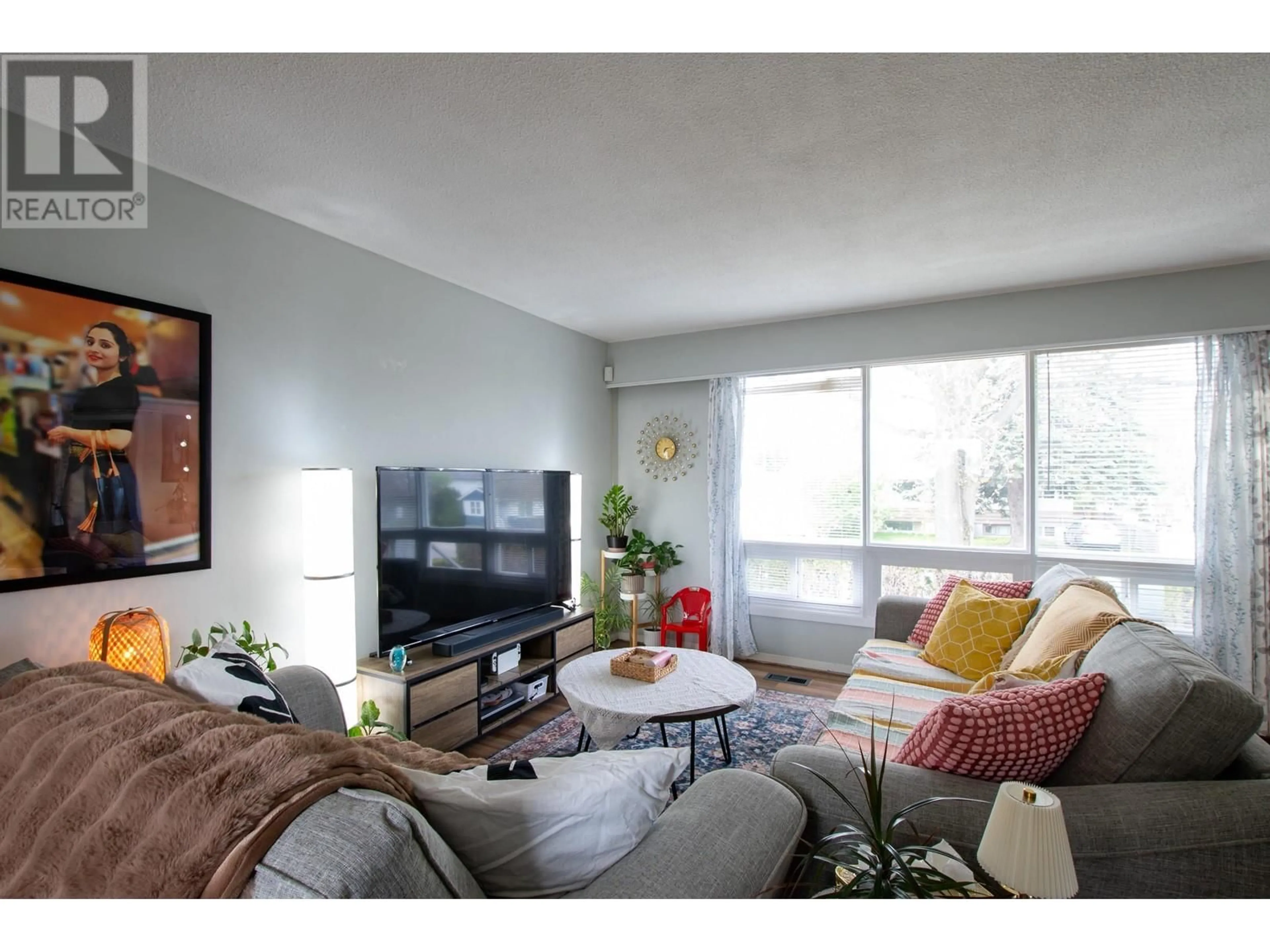 Living room with furniture, unknown for 766 CARNEY STREET, Prince George British Columbia V2M2X6