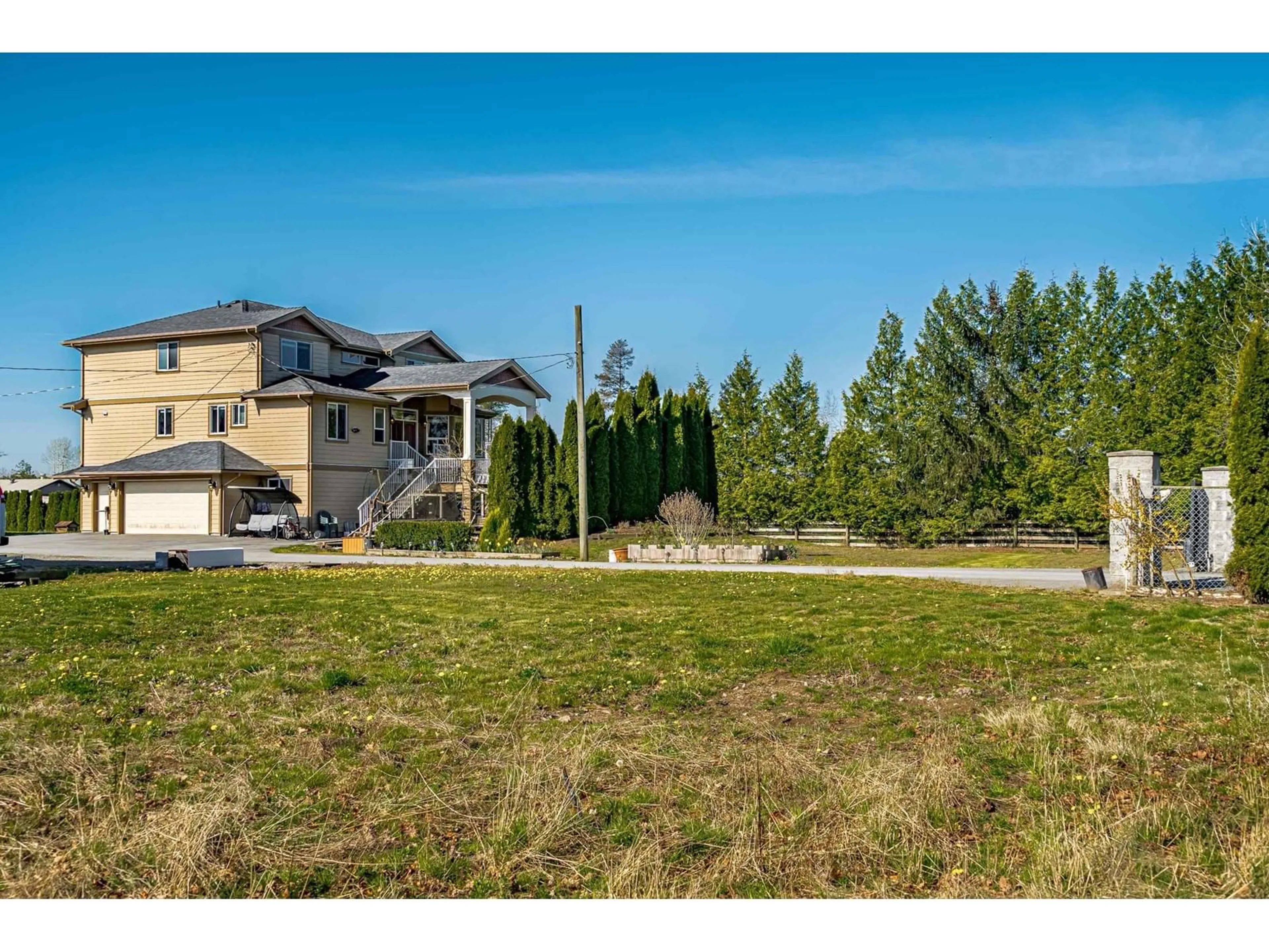 A pic from outside/outdoor area/front of a property/back of a property/a pic from drone, unknown for 22470 64, Langley British Columbia V2Y2N8