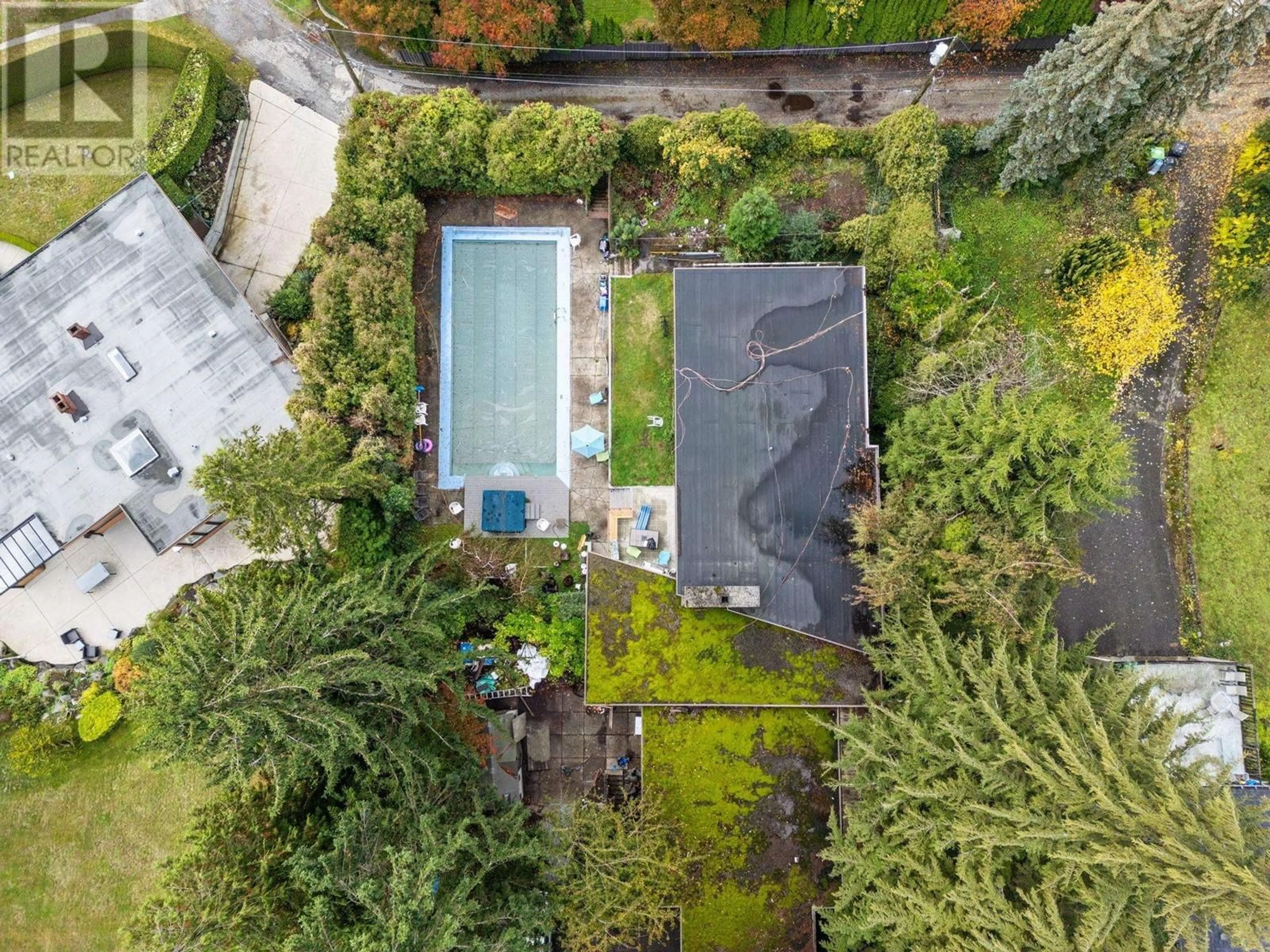A pic from outside/outdoor area/front of a property/back of a property/a pic from drone, unknown for 5383 GRANVILLE STREET, Vancouver British Columbia V6M3C2