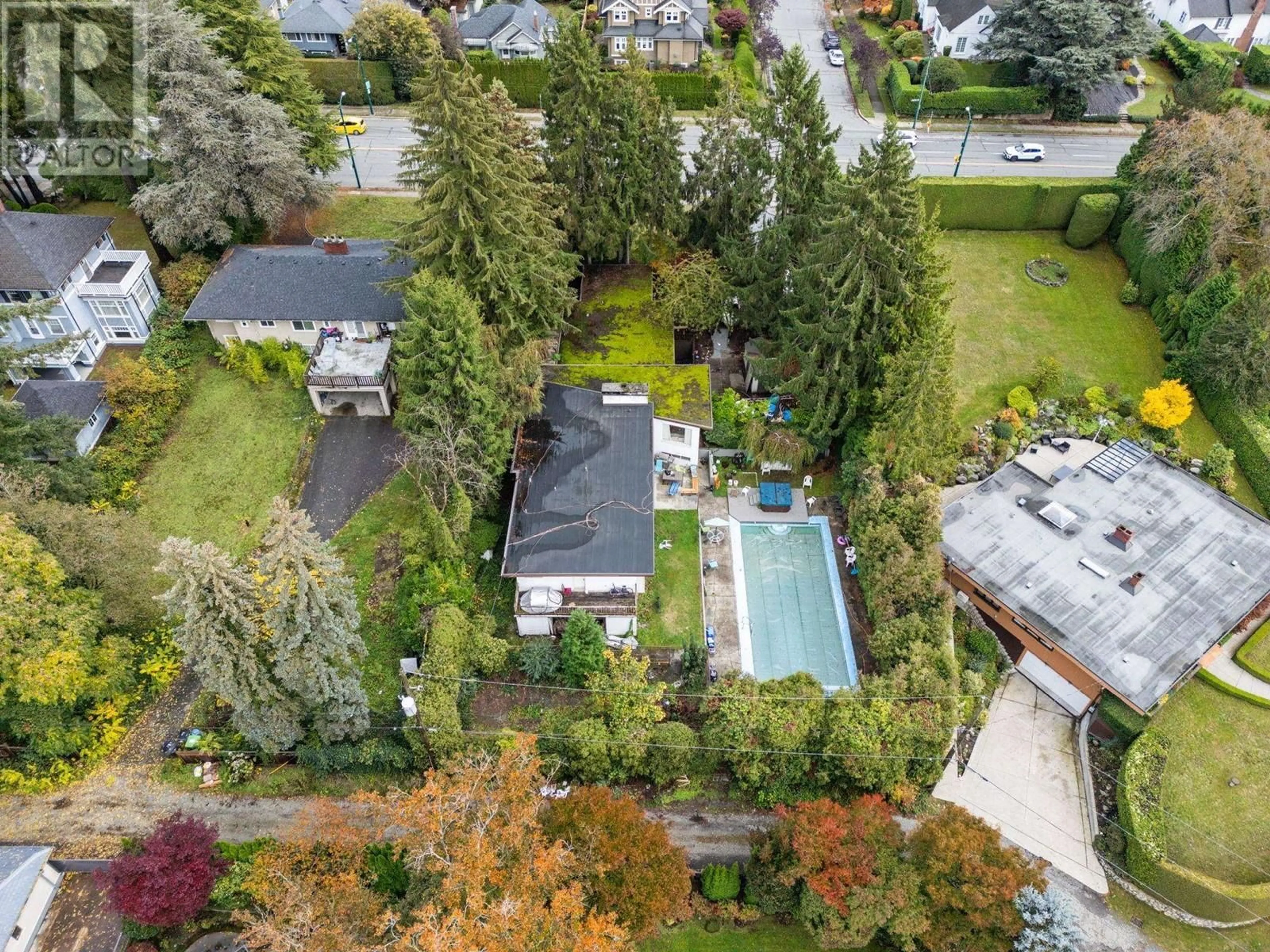 A pic from outside/outdoor area/front of a property/back of a property/a pic from drone, unknown for 5383 GRANVILLE STREET, Vancouver British Columbia V6M3C2