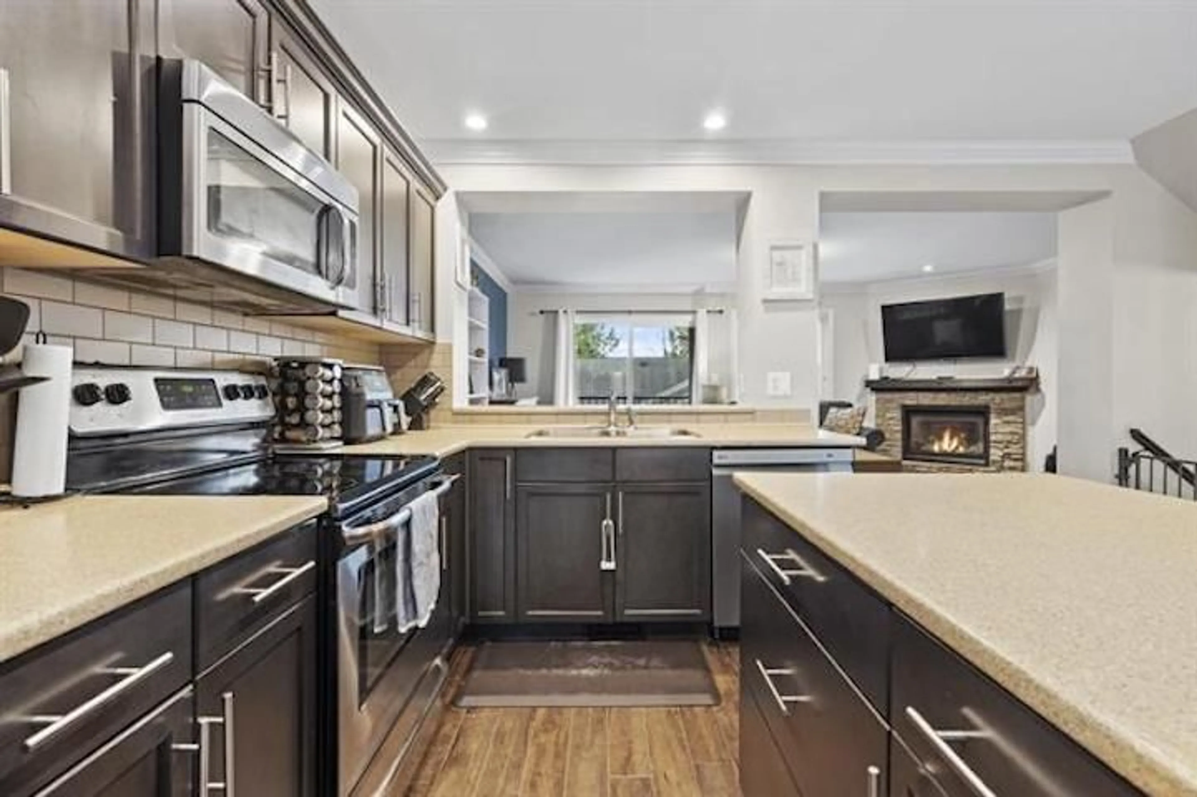 Open concept kitchen, unknown for 10 - 1609 AGASSIZ-ROSEDALE HIGHWAY NO 9 HIGHWAY, Agassiz British Columbia V0M1A0