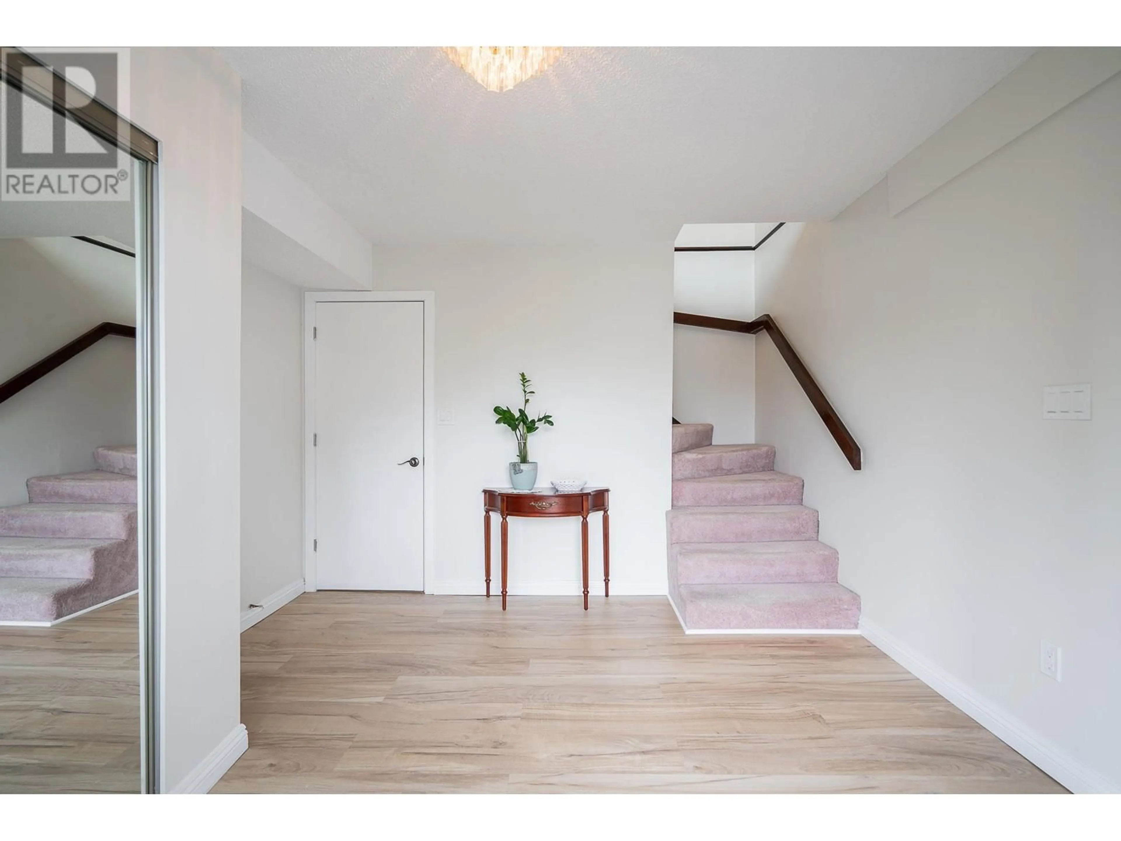 Indoor foyer for 1929 HOMFELD PLACE, Port Coquitlam British Columbia V3C4L8