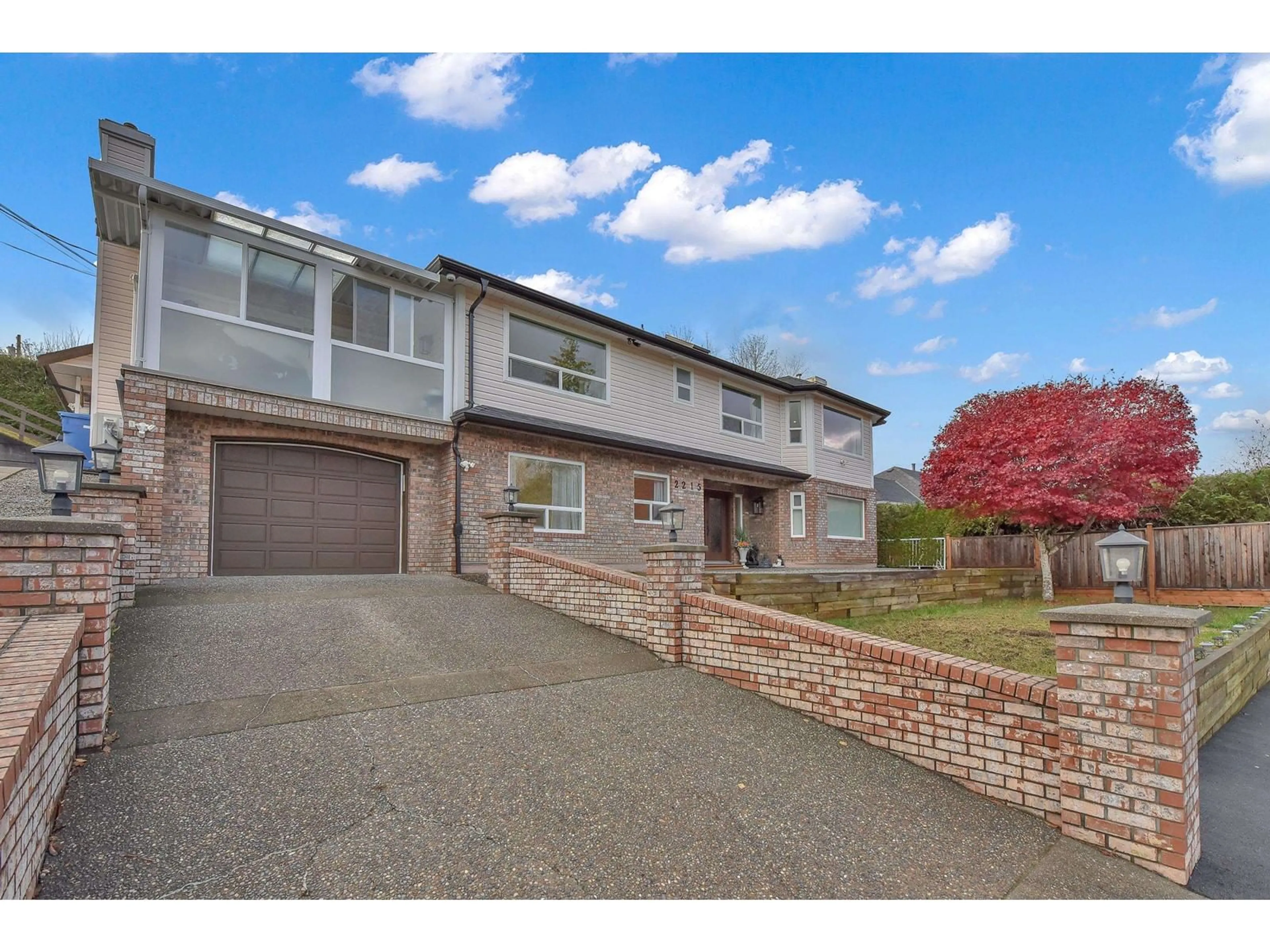 A pic from outside/outdoor area/front of a property/back of a property/a pic from drone, street for 2215 ORCHARD, Abbotsford British Columbia V3G2B7