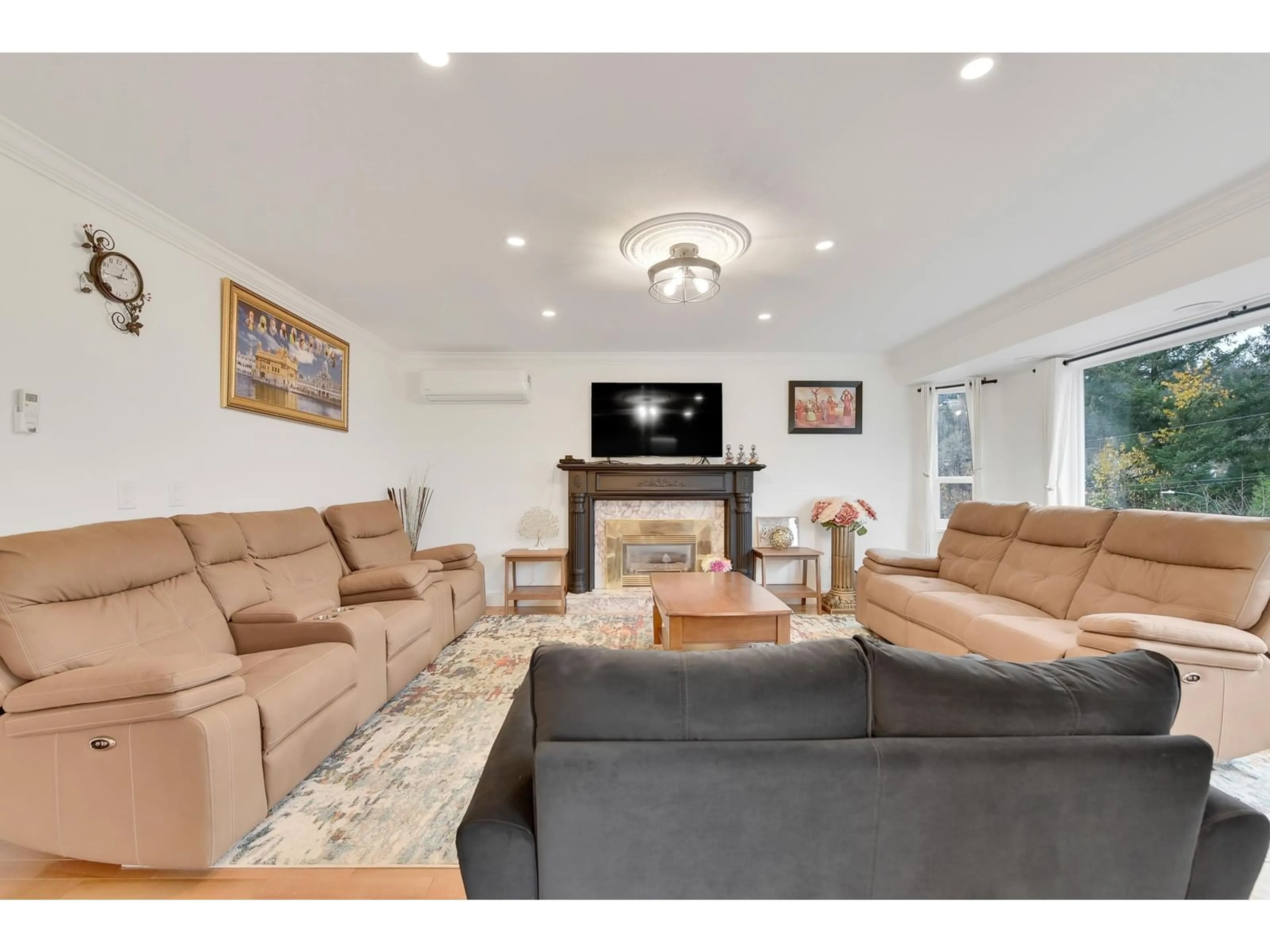 Living room with furniture, unknown for 2215 ORCHARD, Abbotsford British Columbia V3G2B7