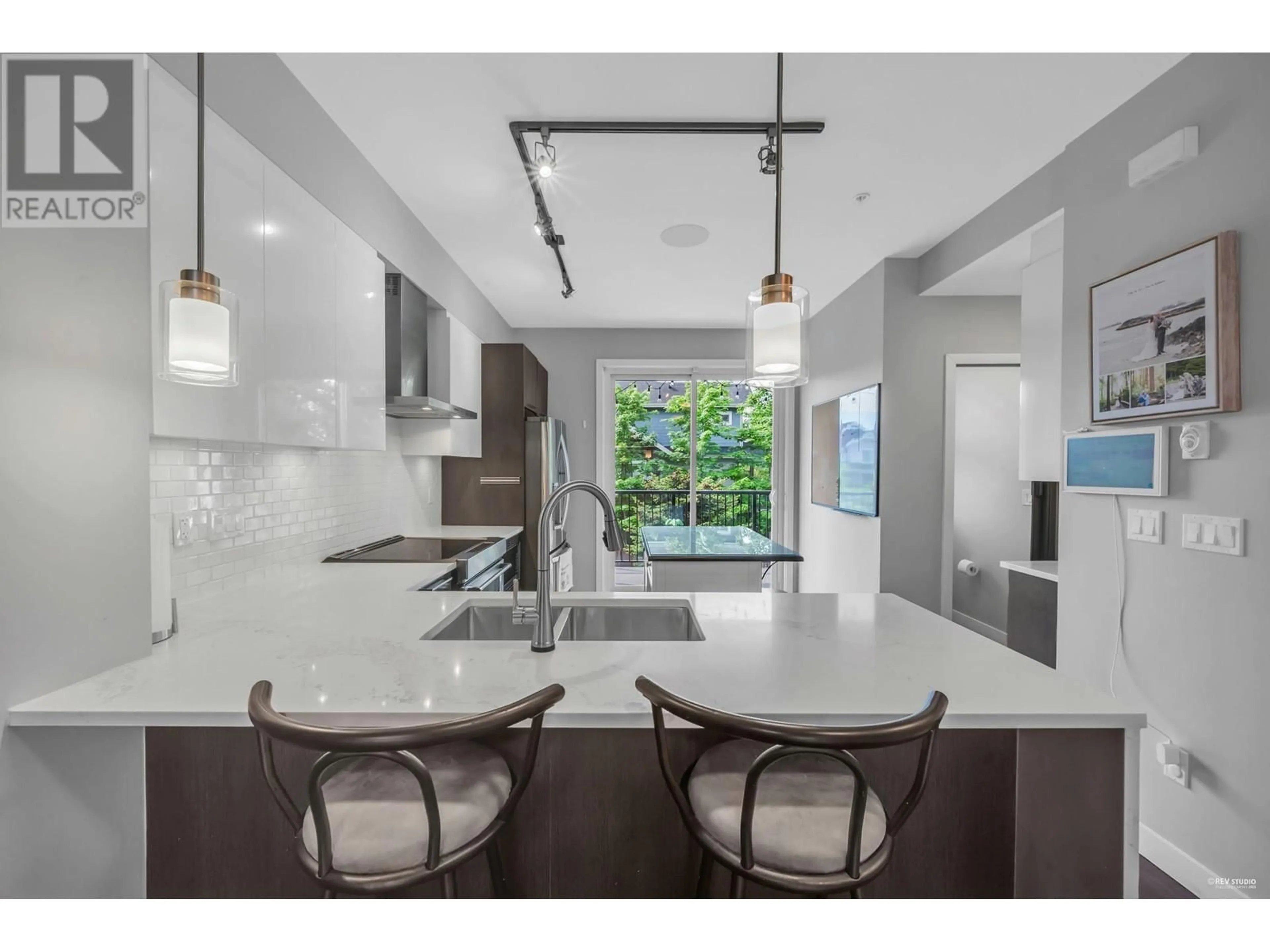 Open concept kitchen, ceramic/tile floor for 18 - 2150 SALISBURY AVENUE, Port Coquitlam British Columbia V3B0N5