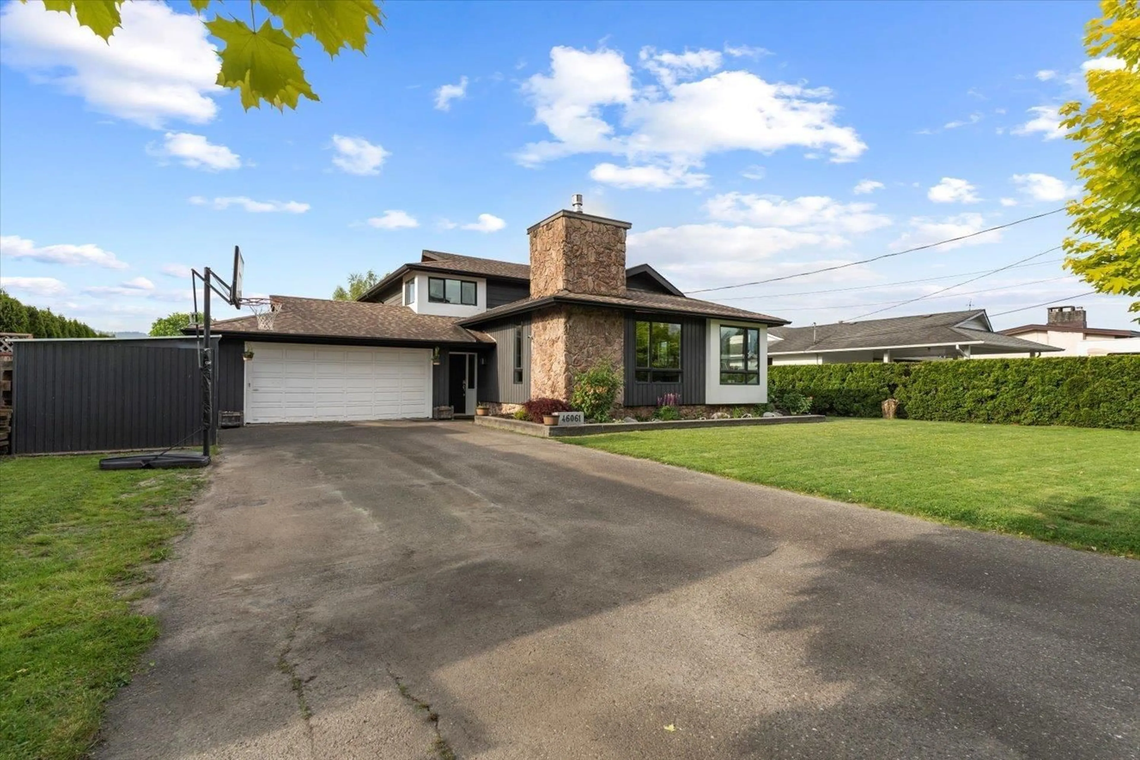 A pic from outside/outdoor area/front of a property/back of a property/a pic from drone, street for 46061 CLARE AVENUE, Chilliwack British Columbia V2P6M9