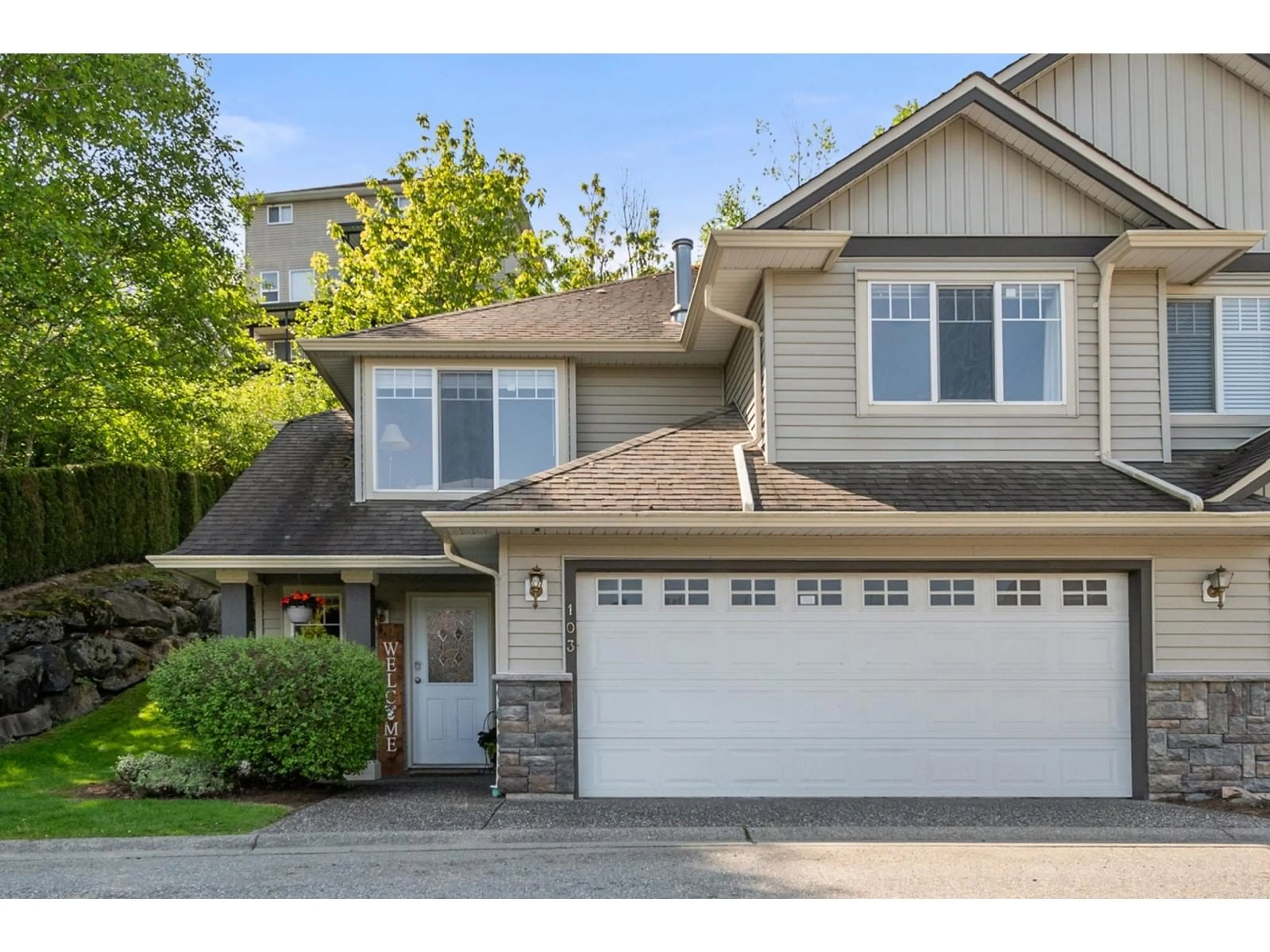 Home with vinyl exterior material, street for 103 - 46360 VALLEYVIEW ROAD, Chilliwack British Columbia V2R5L7