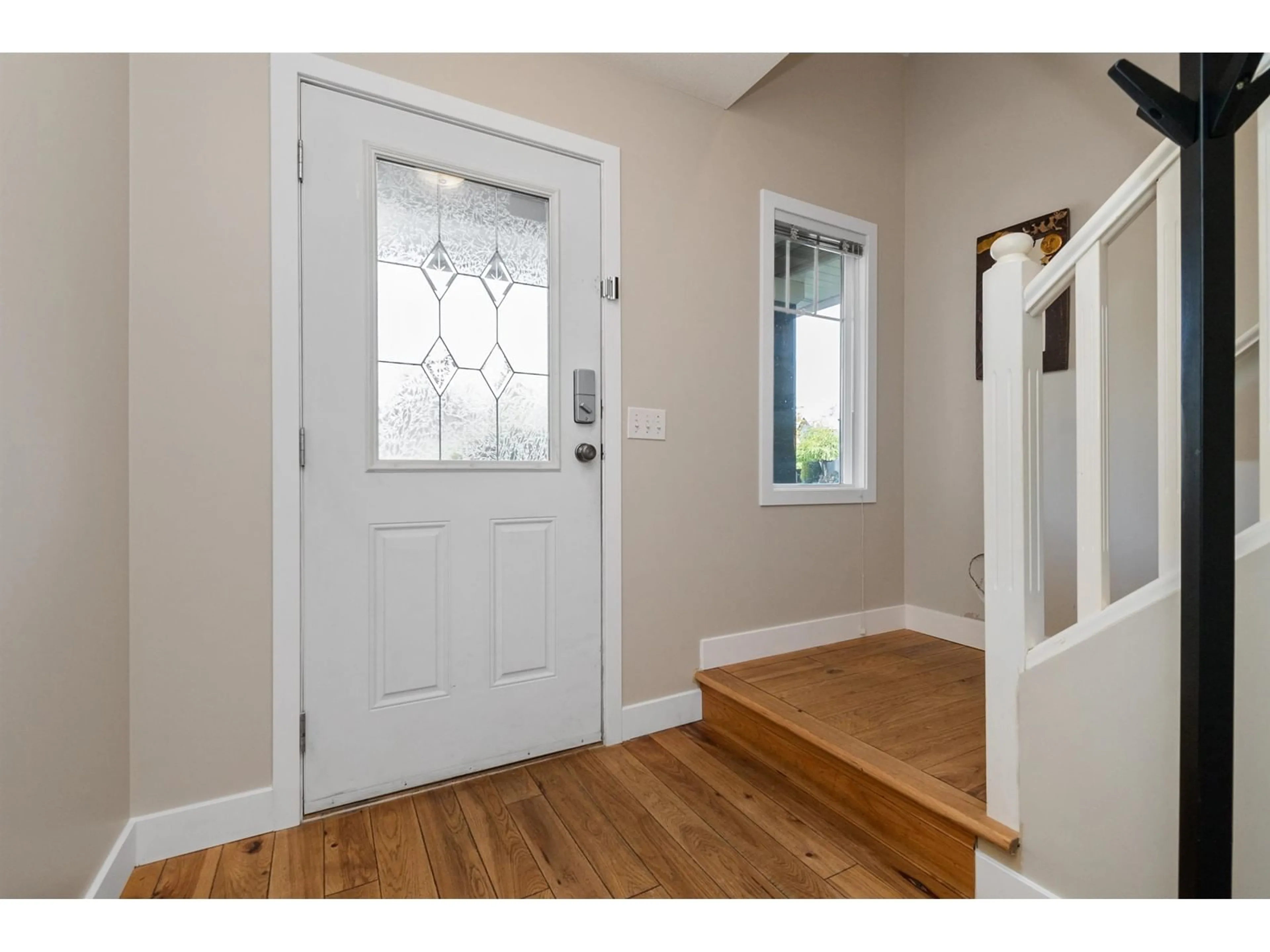 Indoor entryway for 103 - 46360 VALLEYVIEW ROAD, Chilliwack British Columbia V2R5L7