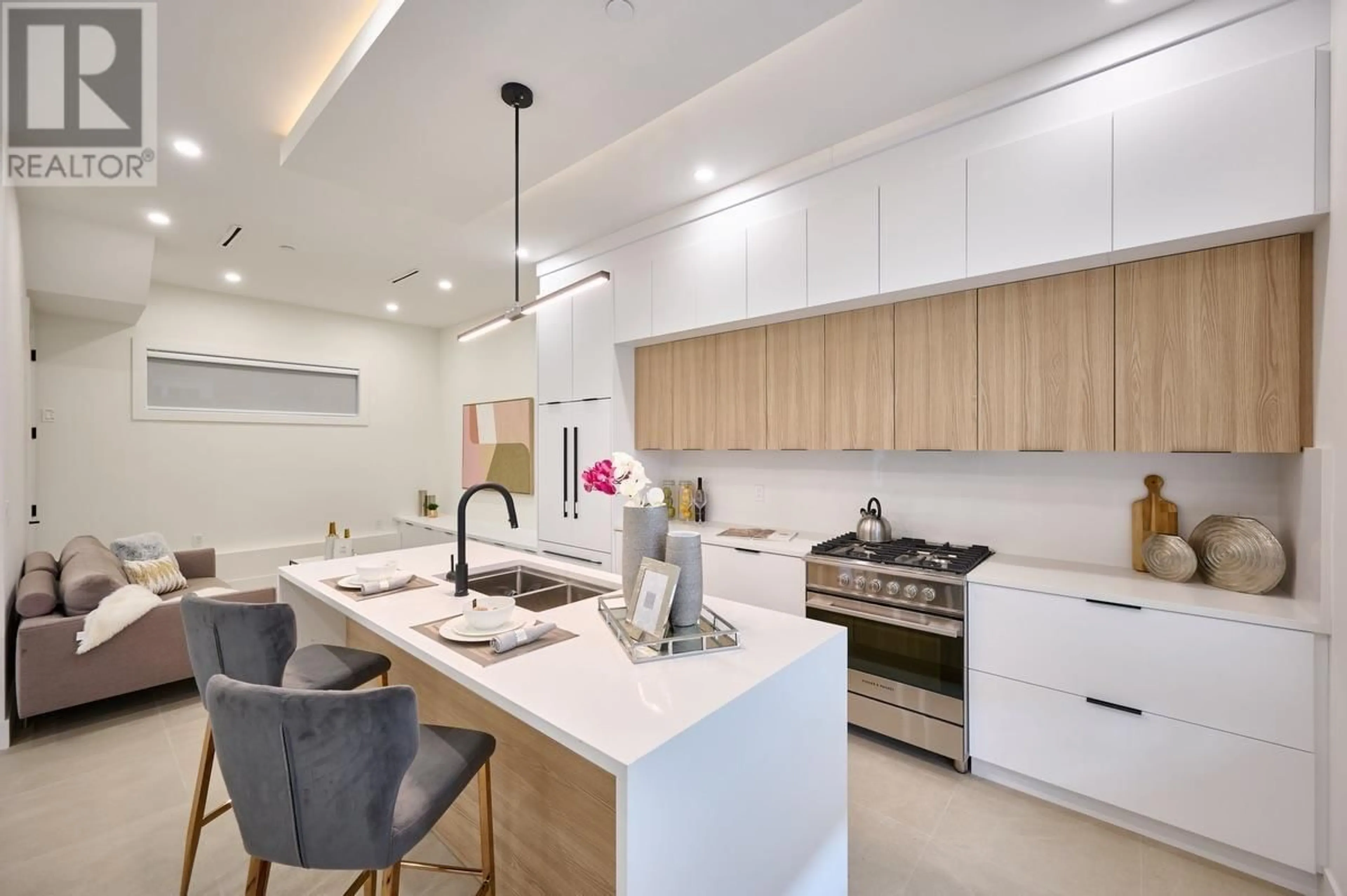 Contemporary kitchen, unknown for 3549 LAKEWOOD STREET, Vancouver British Columbia V5N4V7