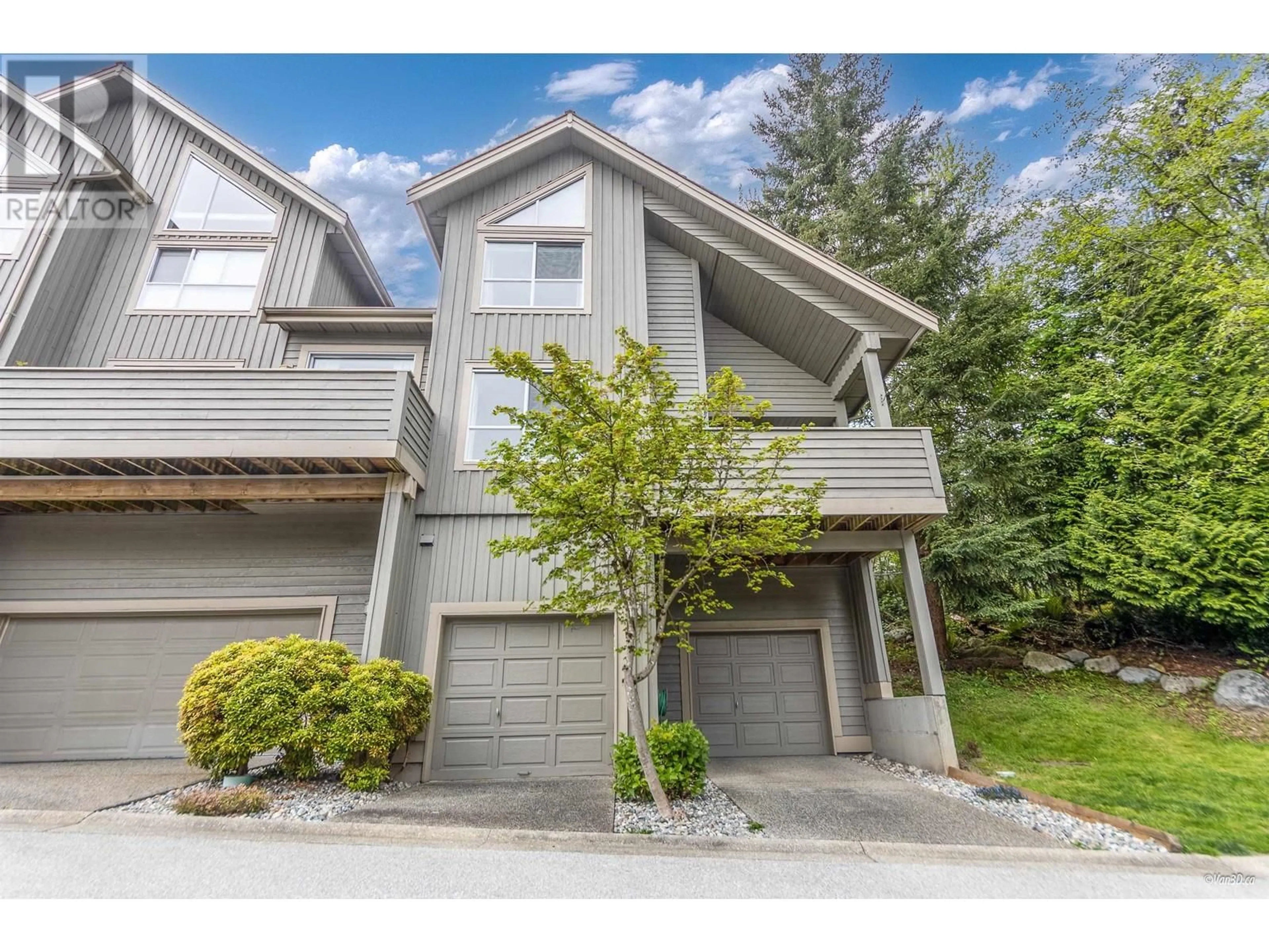 Home with vinyl exterior material, street for 522 - 1485 PARKWAY BOULEVARD, Coquitlam British Columbia V3E3E6