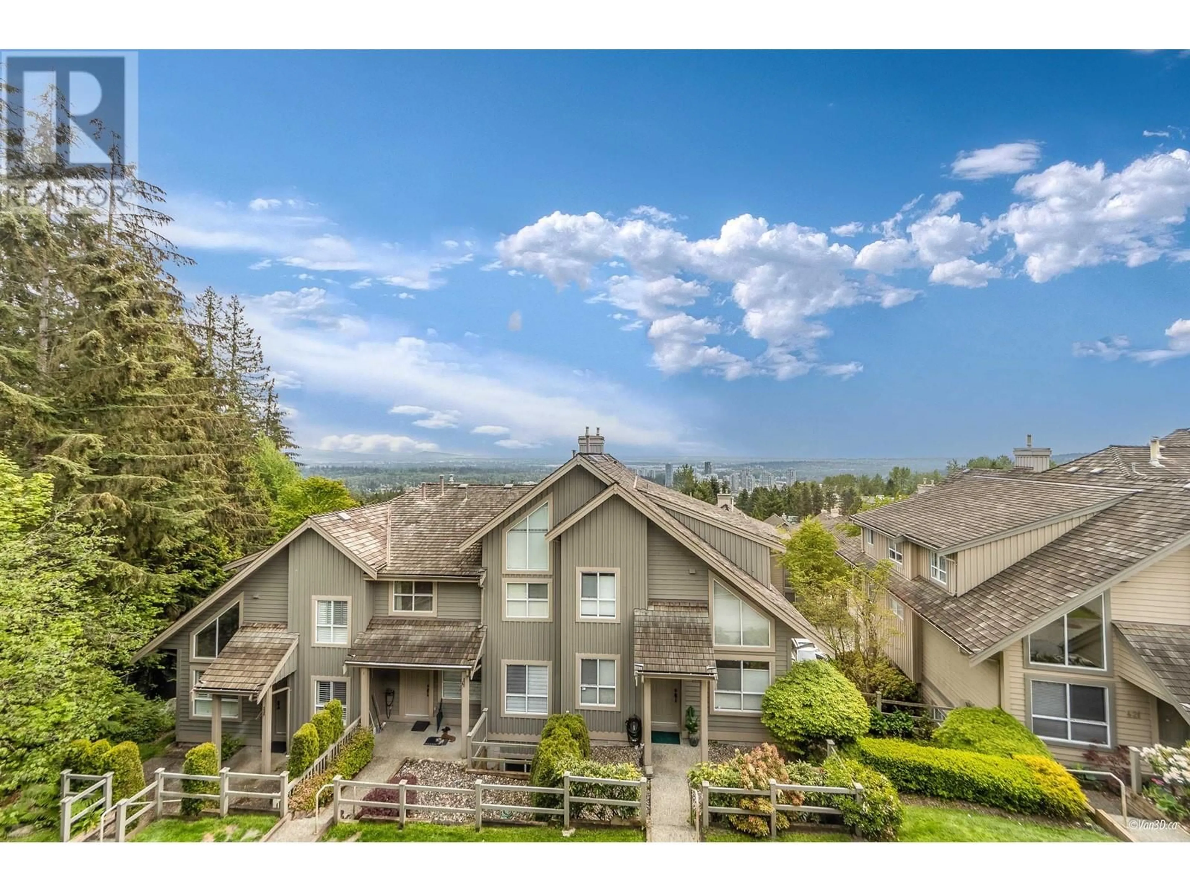 A pic from outside/outdoor area/front of a property/back of a property/a pic from drone, mountain view for 522 - 1485 PARKWAY BOULEVARD, Coquitlam British Columbia V3E3E6