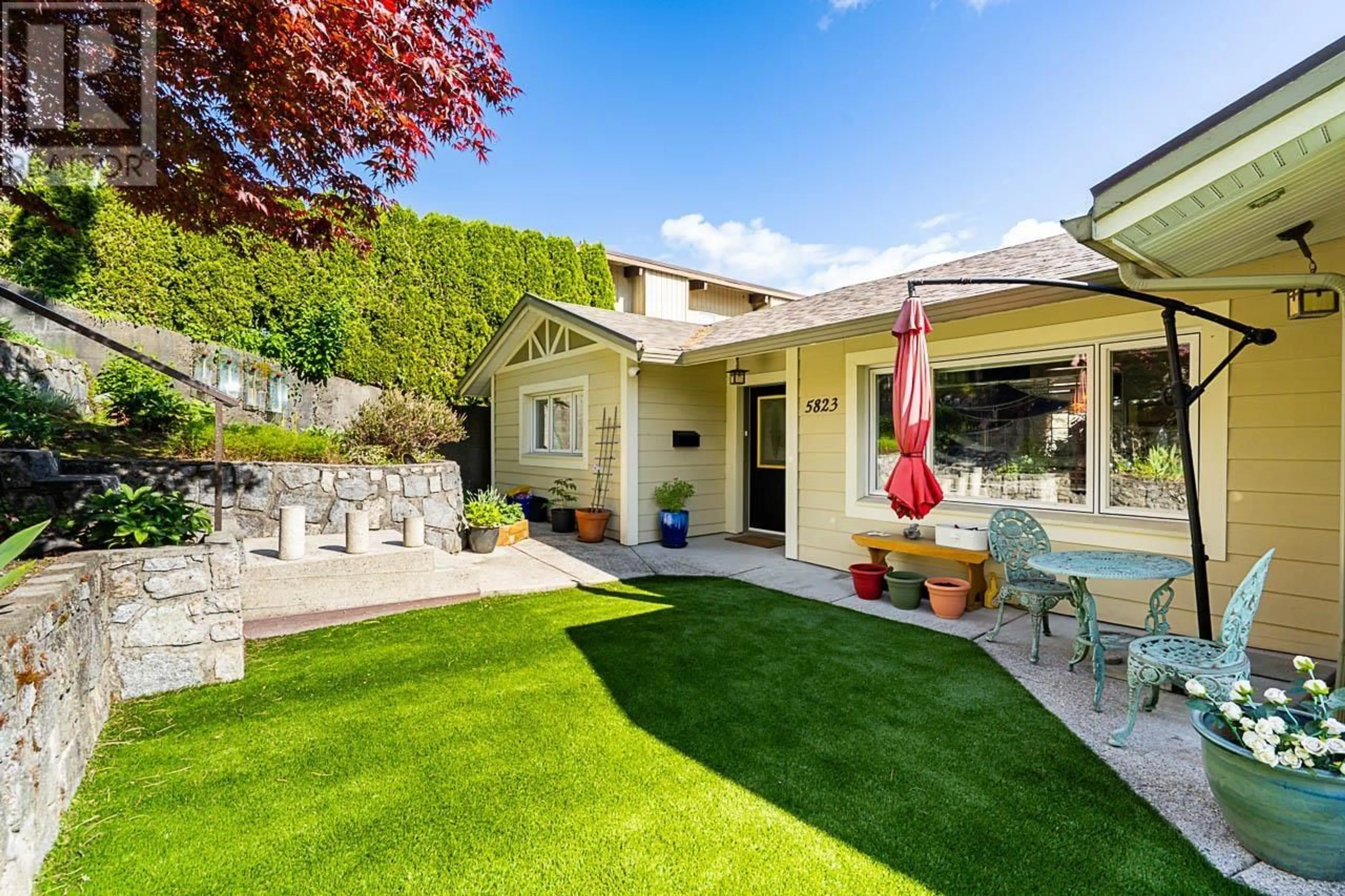 Patio, street for 5823 HIGHFIELD DRIVE, Burnaby British Columbia V5B1E4
