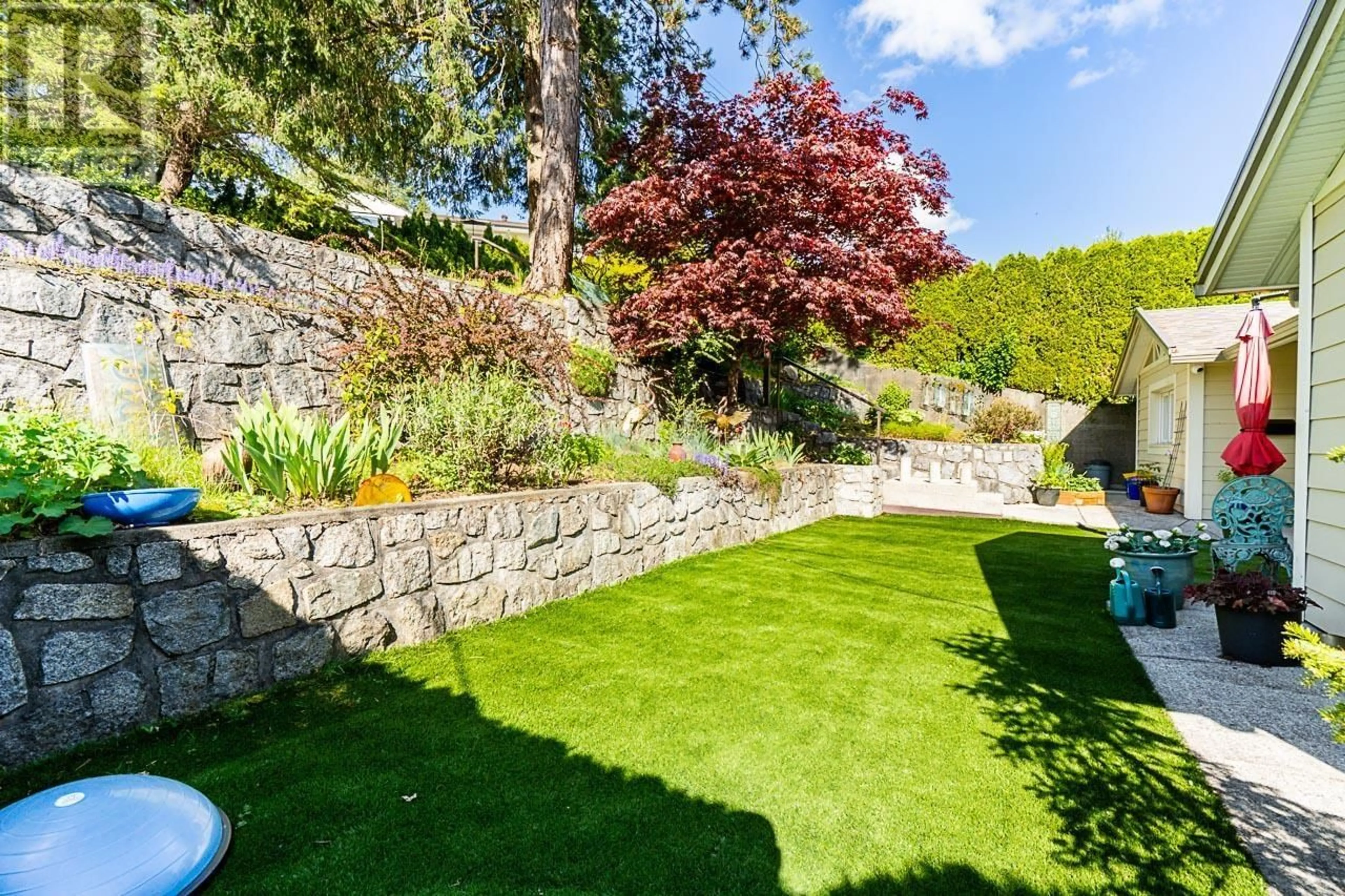 A pic from outside/outdoor area/front of a property/back of a property/a pic from drone, street for 5823 HIGHFIELD DRIVE, Burnaby British Columbia V5B1E4