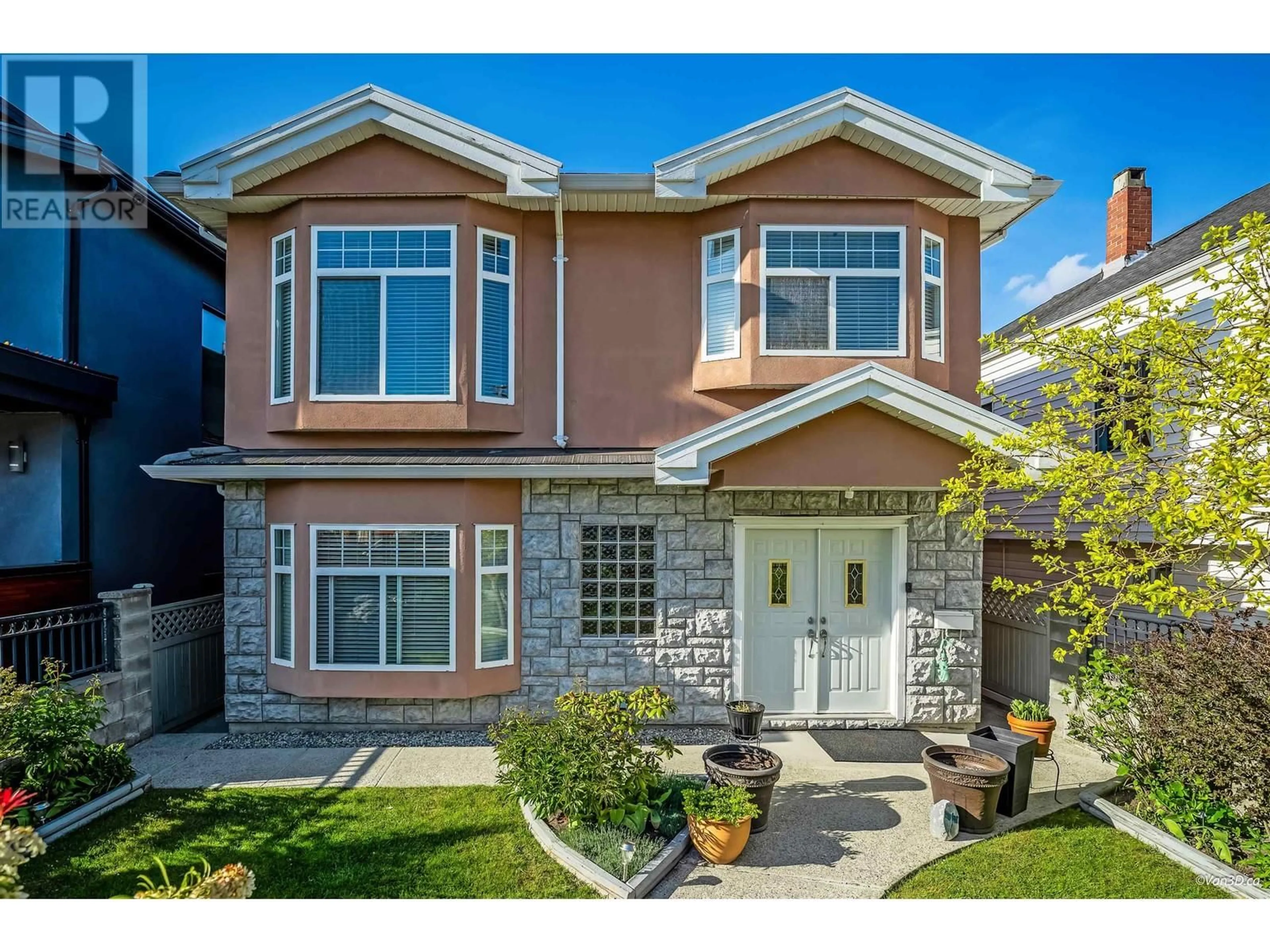 Home with vinyl exterior material, street for 3021 29TH AVENUE, Vancouver British Columbia V5R1V9