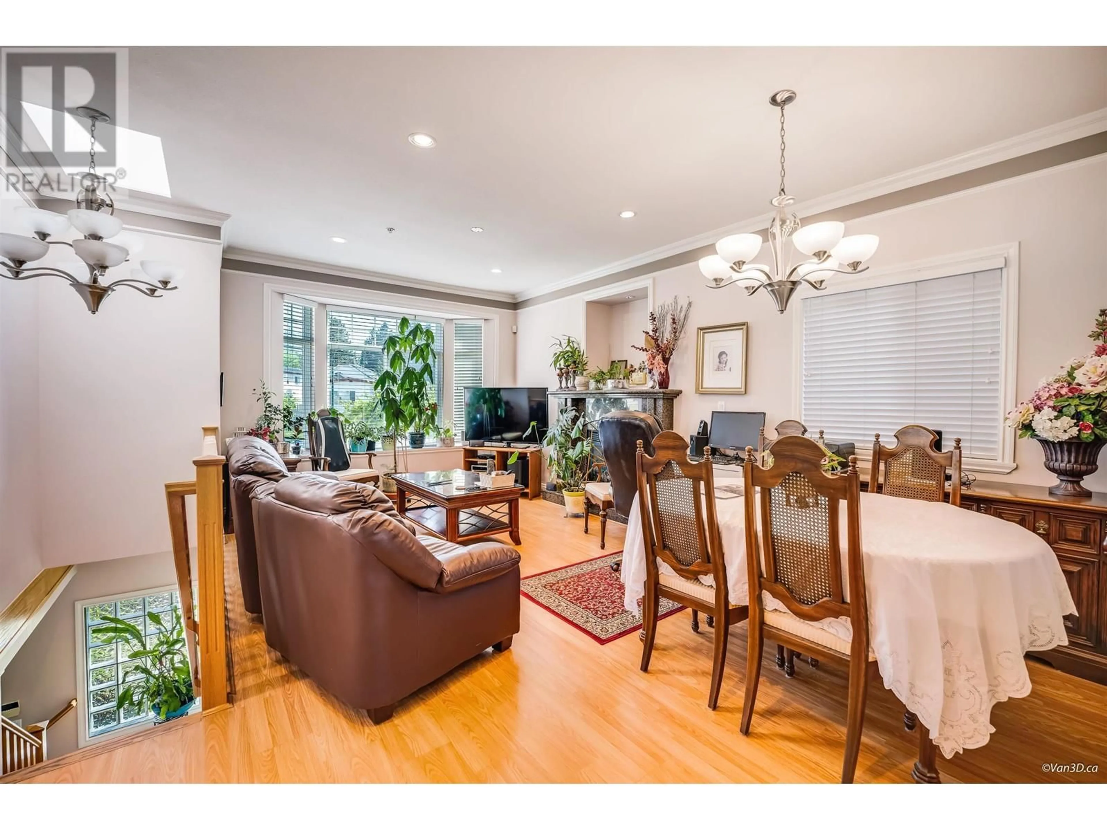 Dining room, wood/laminate floor for 3021 29TH AVENUE, Vancouver British Columbia V5R1V9