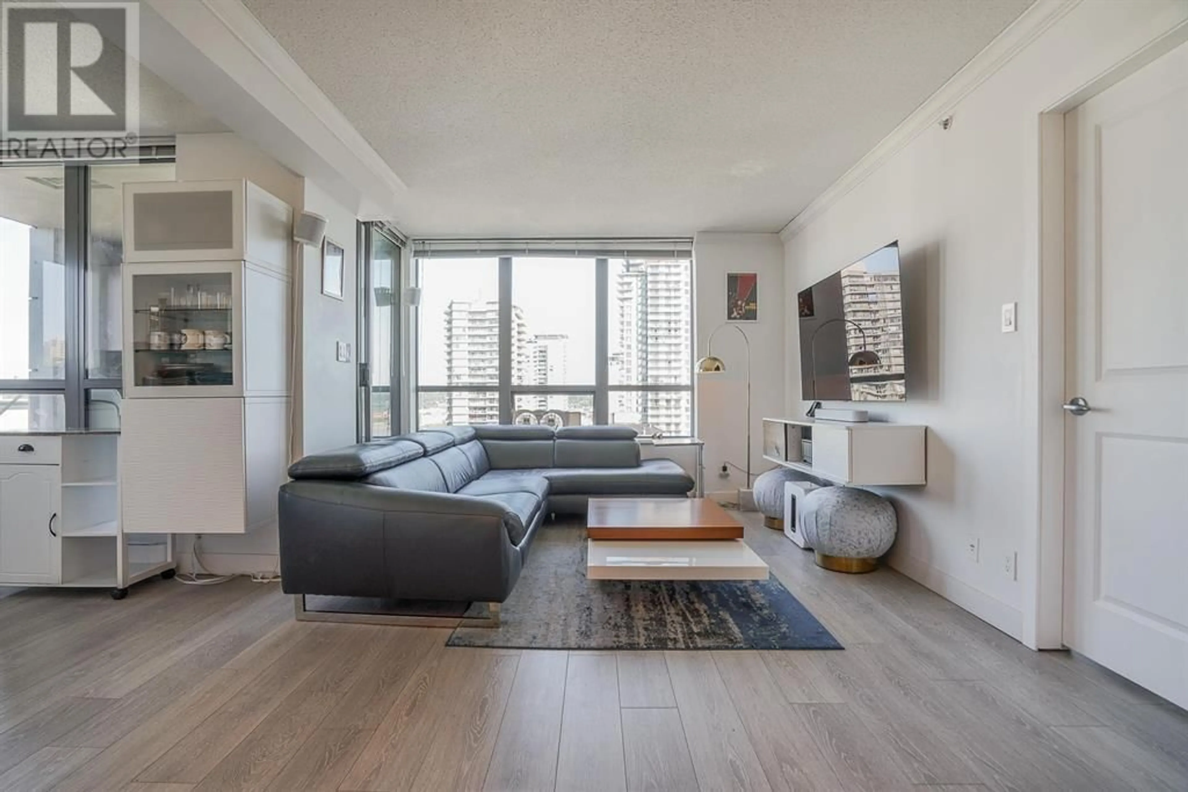 Living room with furniture, wood/laminate floor for 1801 - 850 ROYAL AVENUE, New Westminster British Columbia V3M1A5