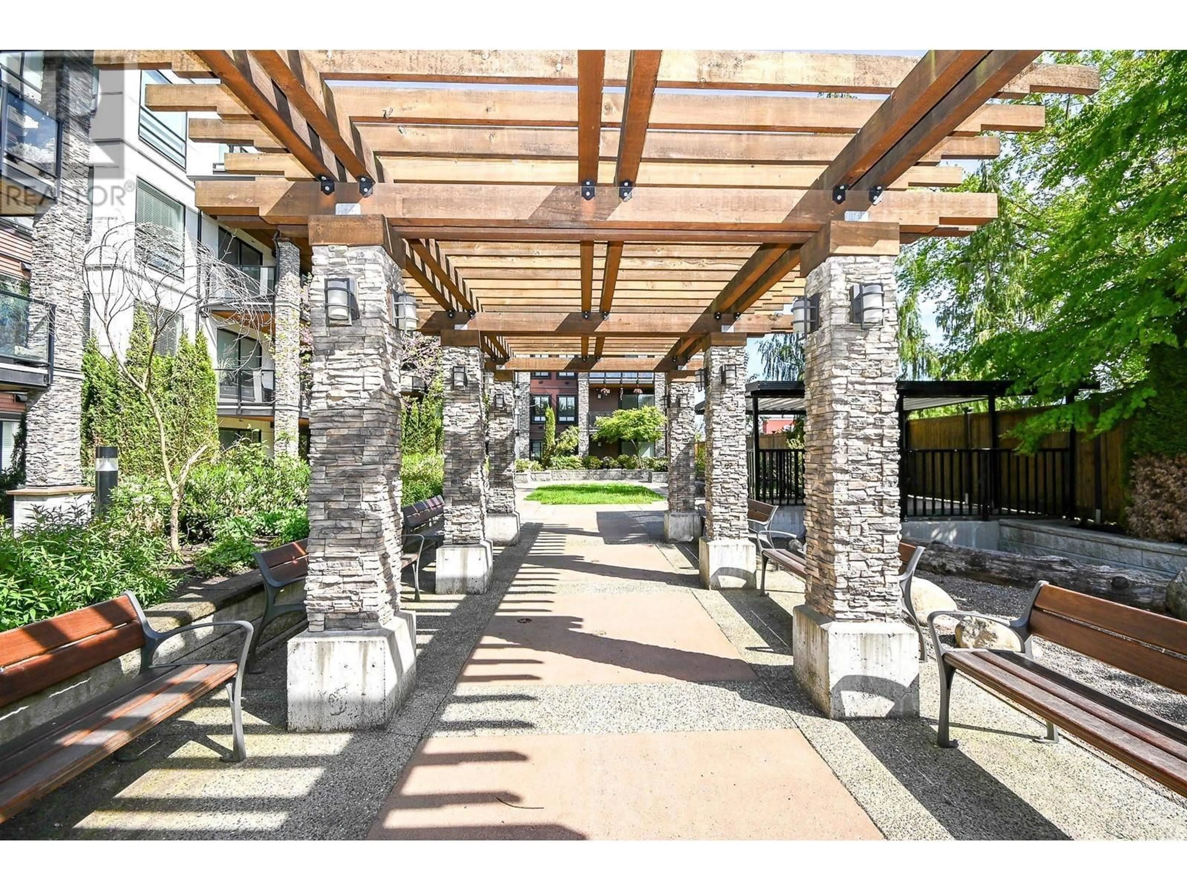 Patio, street for 201 - 12460 191 STREET, Pitt Meadows British Columbia V3Y2J2