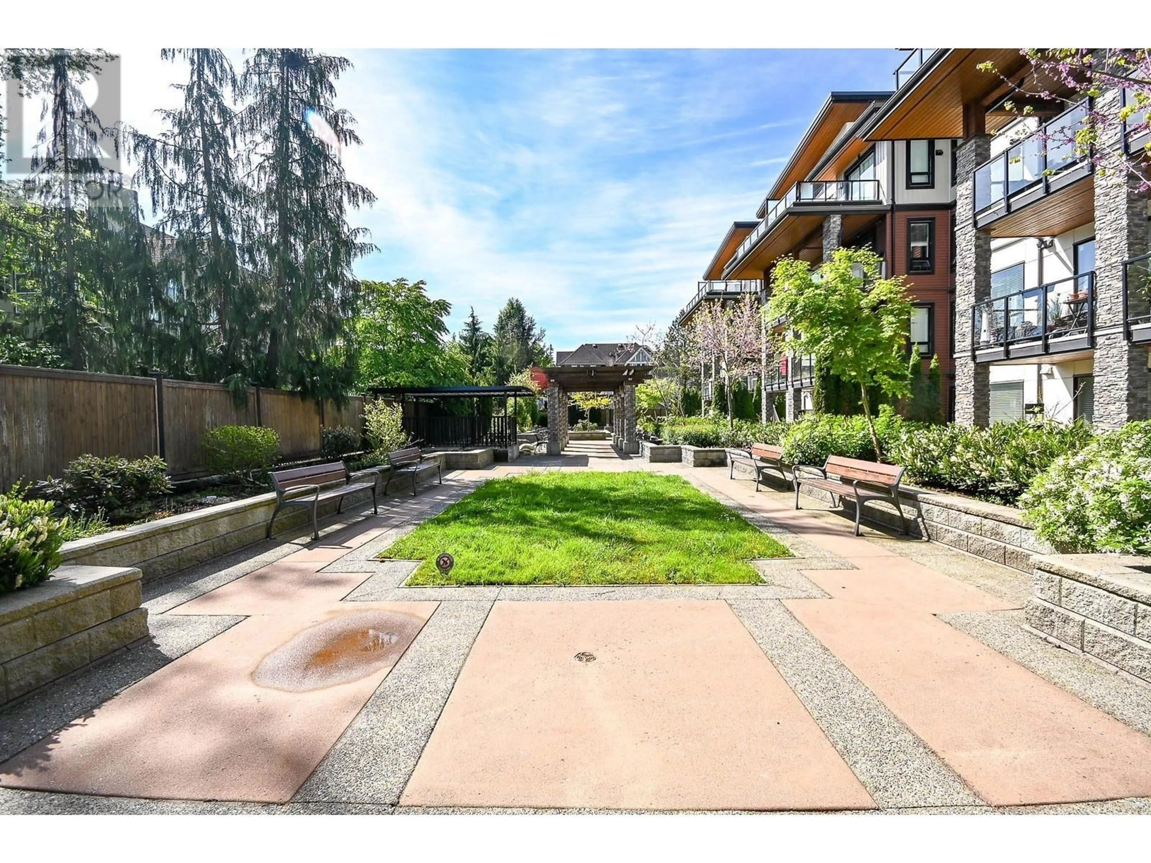 Patio, street for 201 - 12460 191 STREET, Pitt Meadows British Columbia V3Y2J2