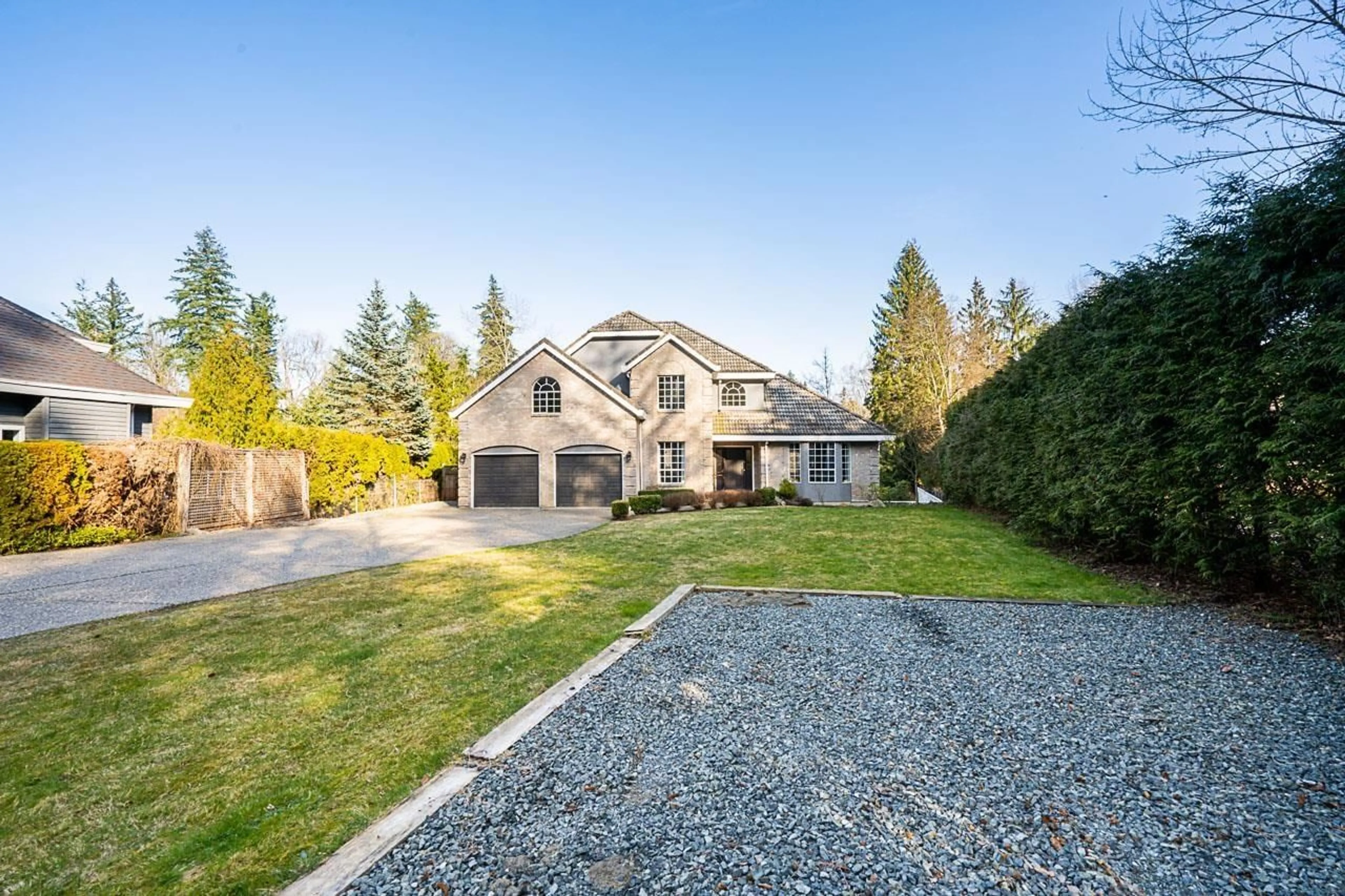 A pic from outside/outdoor area/front of a property/back of a property/a pic from drone, street for 4570 MAYSFIELD, Langley British Columbia V3A4M1