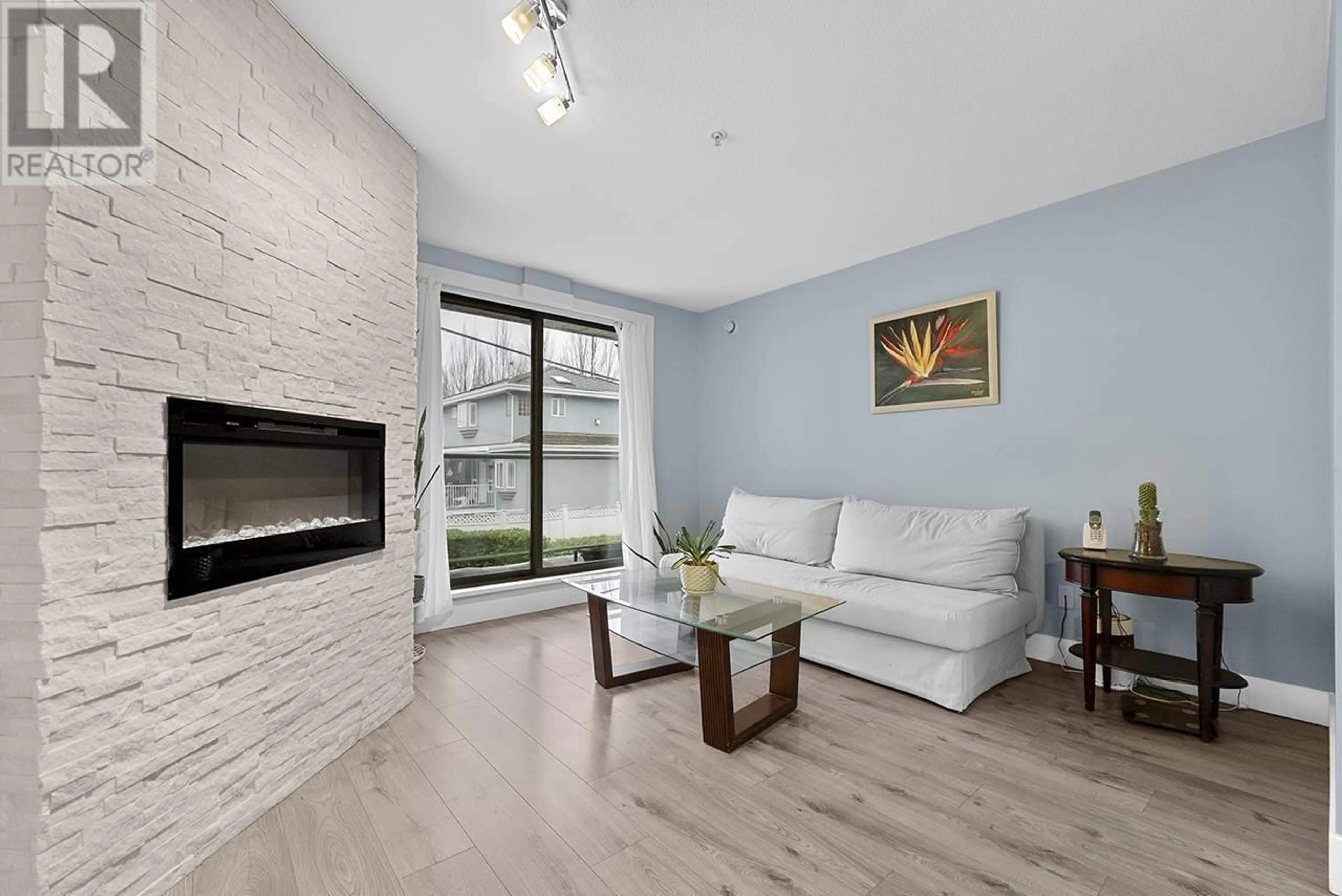 Living room with furniture, unknown for 211 - 5818 LINCOLN STREET, Vancouver British Columbia V5R4P7