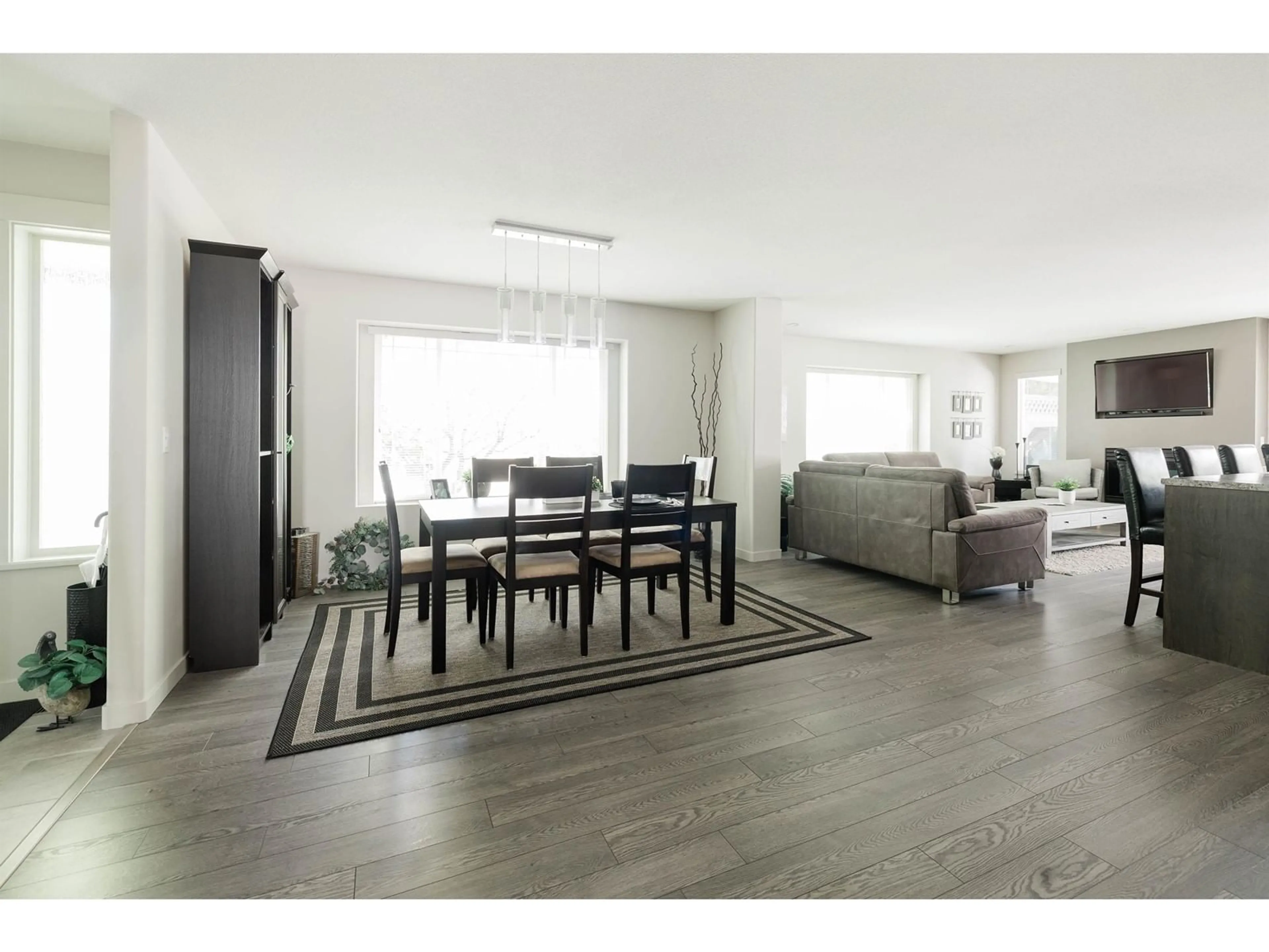Living room with furniture, wood/laminate floor for 22120 45, Langley British Columbia V2Z1B6