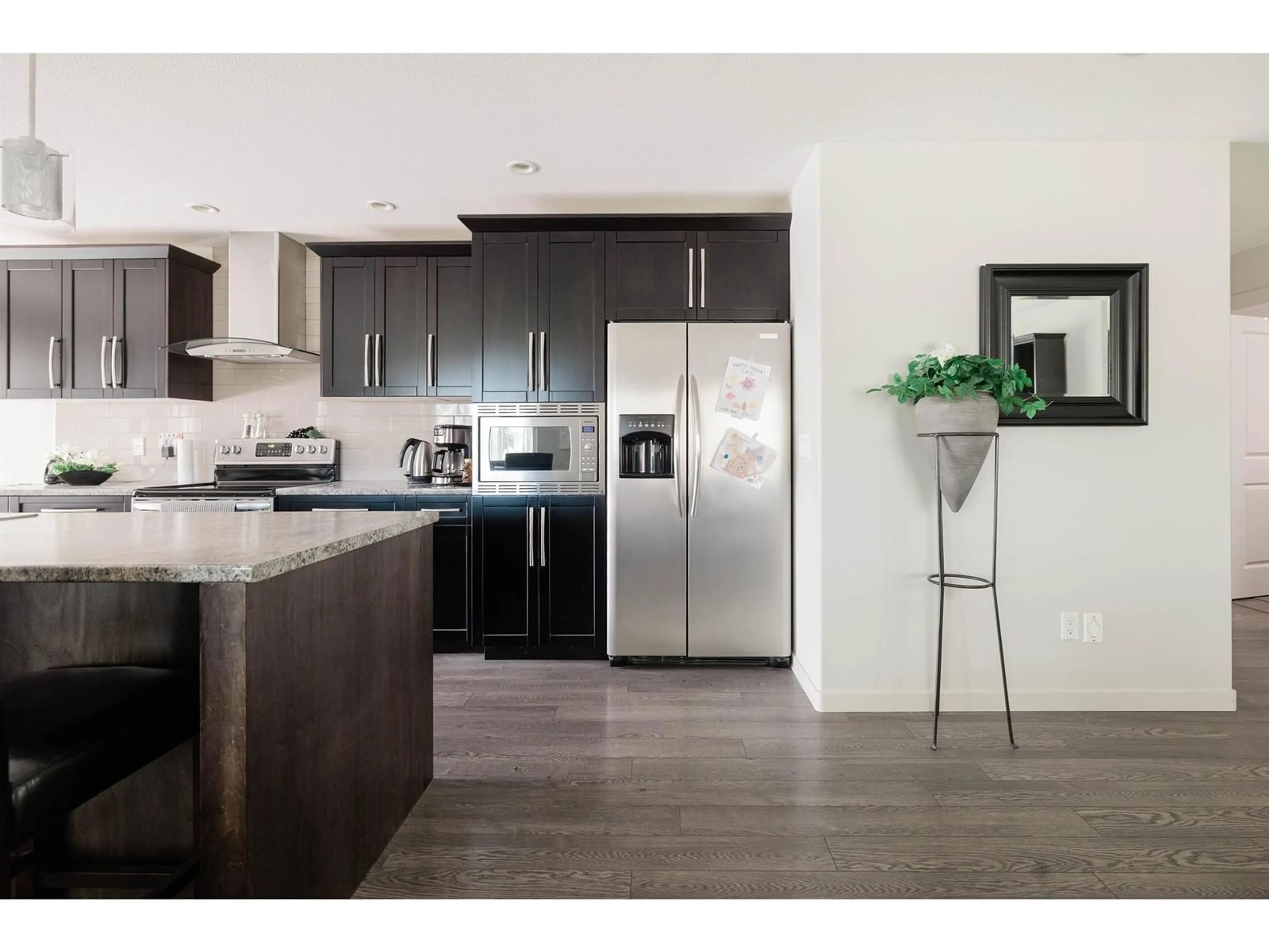 Open concept kitchen, unknown for 22120 45, Langley British Columbia V2Z1B6