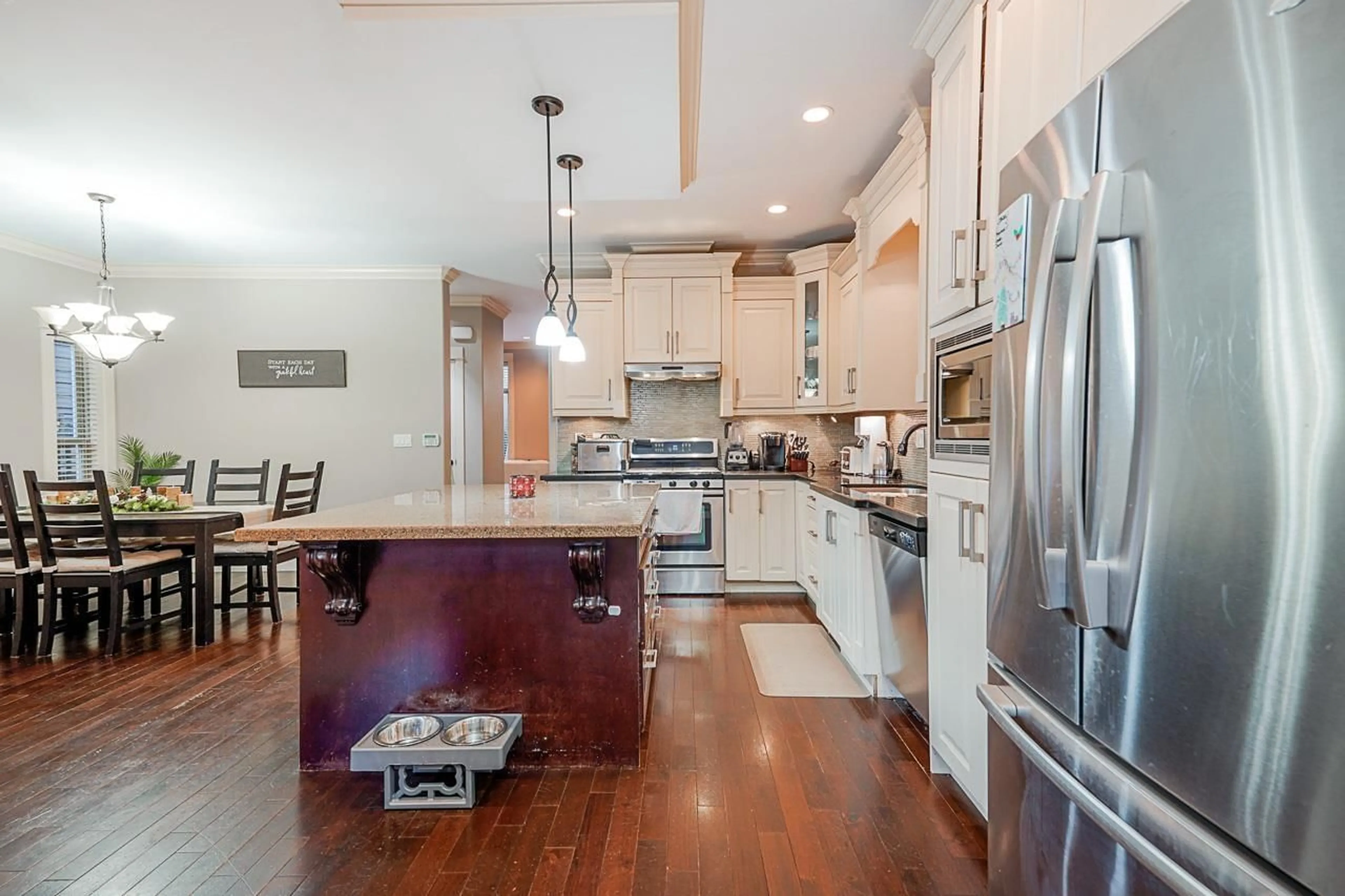 Open concept kitchen, unknown for 14636 36A, Surrey British Columbia V4P0E3