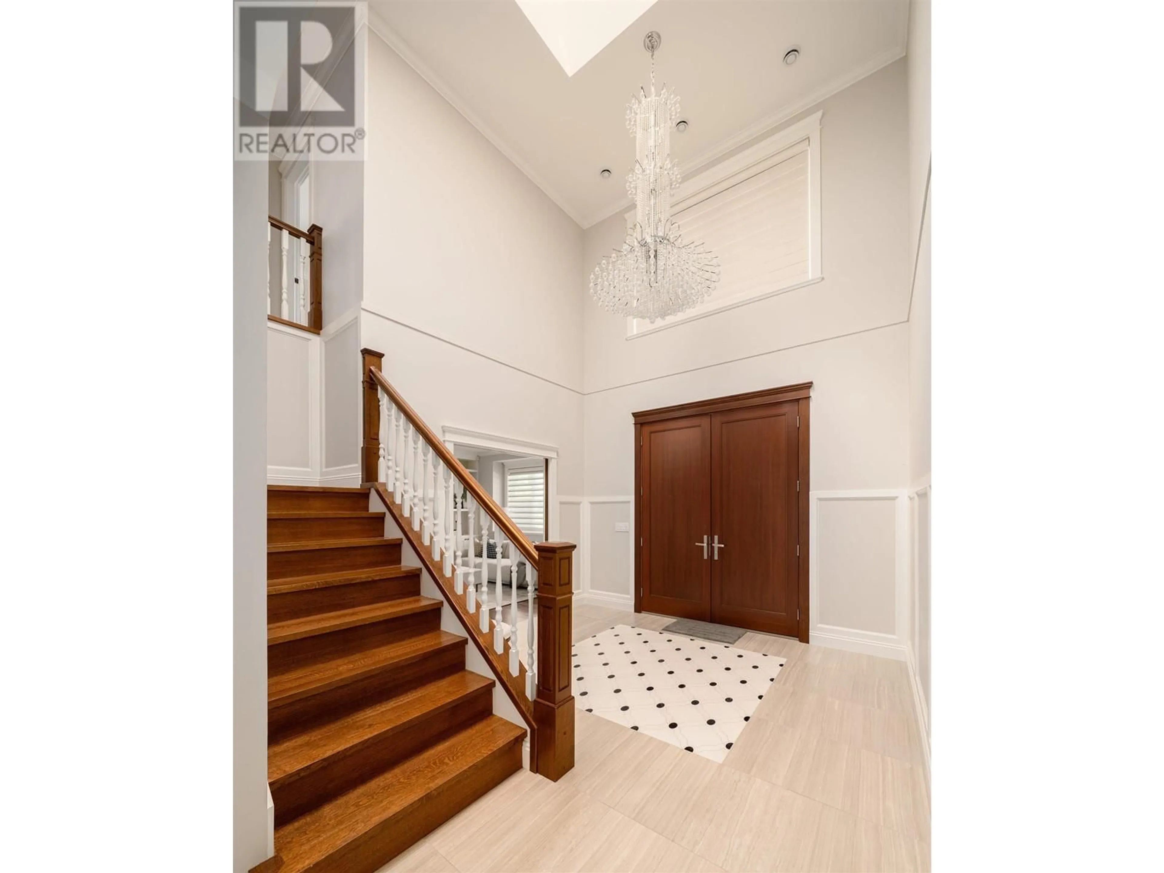 Indoor foyer for 6331 PEARKES DRIVE, Richmond British Columbia V7C5R3