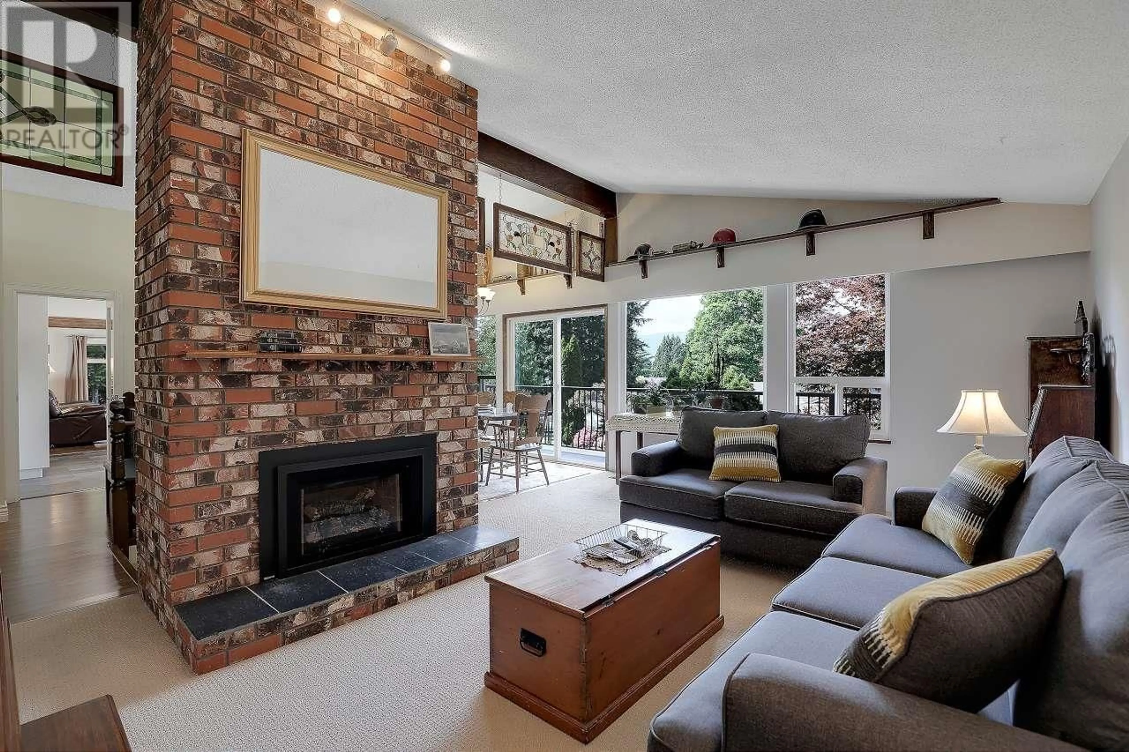 Living room with furniture, unknown for 21390 EXETER AVENUE, Maple Ridge British Columbia V4R2L2