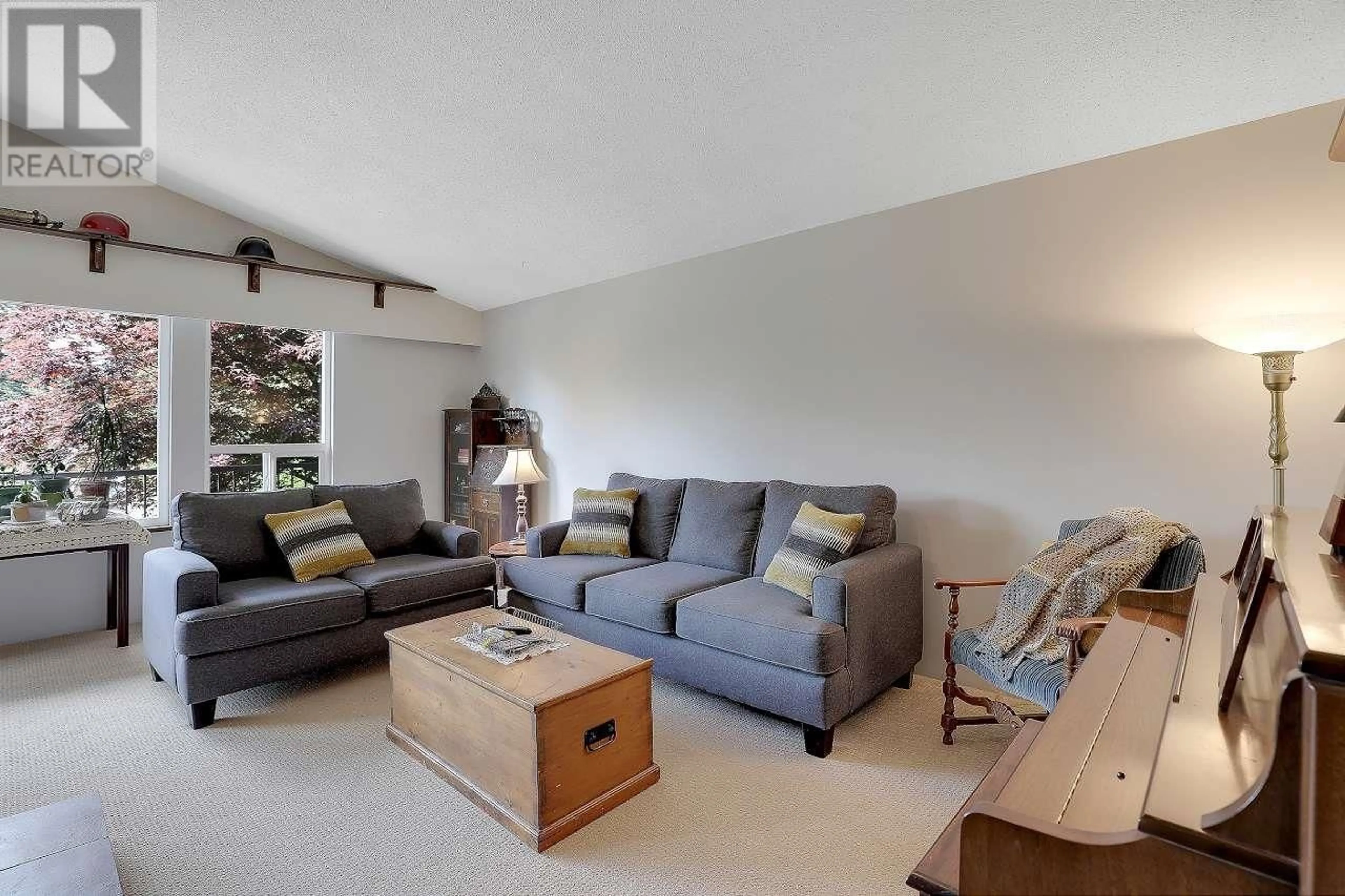 Living room with furniture, unknown for 21390 EXETER AVENUE, Maple Ridge British Columbia V4R2L2