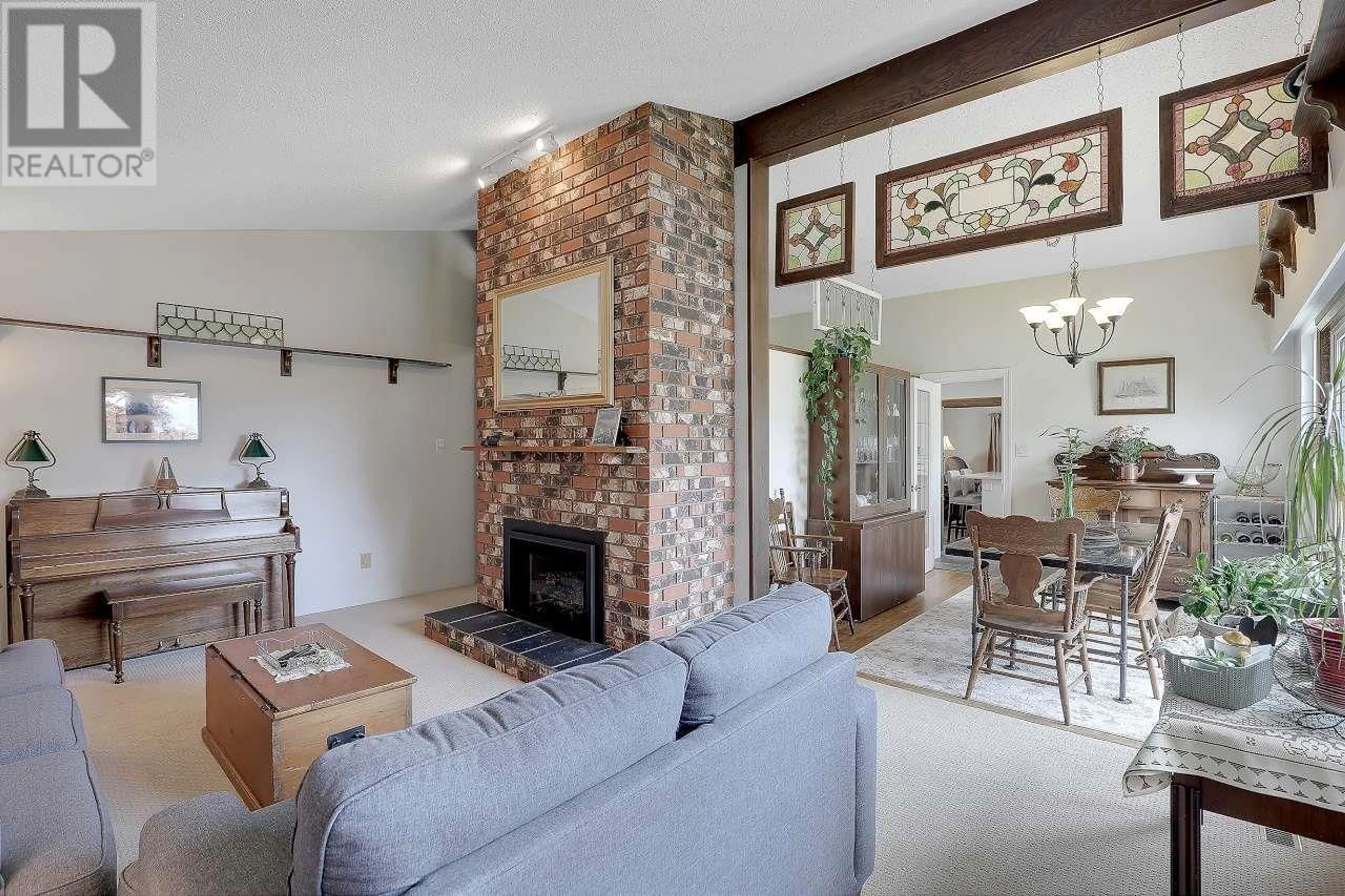Living room with furniture, ceramic/tile floor for 21390 EXETER AVENUE, Maple Ridge British Columbia V4R2L2