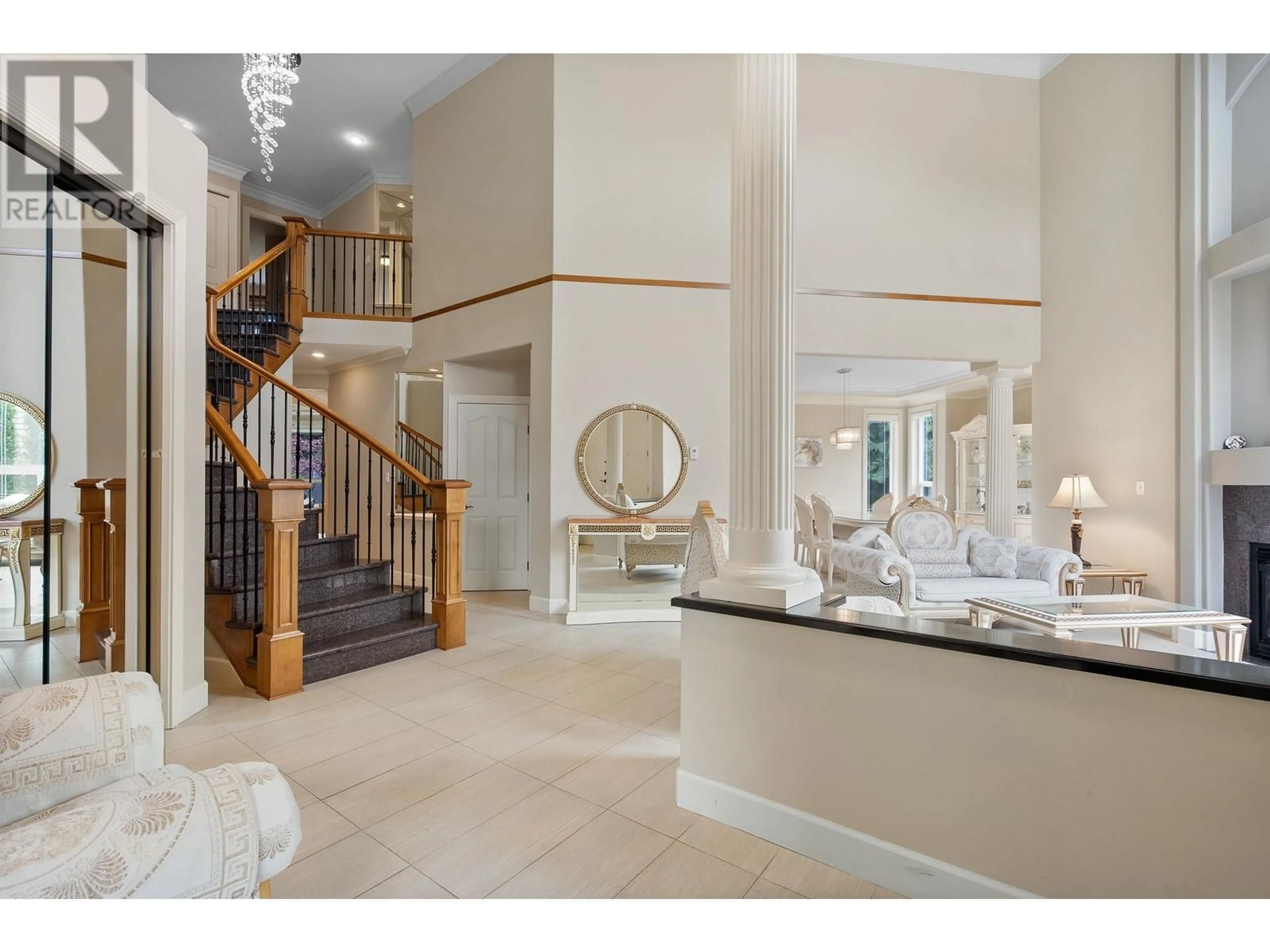 Indoor foyer for 2989 FORESTRIDGE PLACE, Coquitlam British Columbia V3E3M6