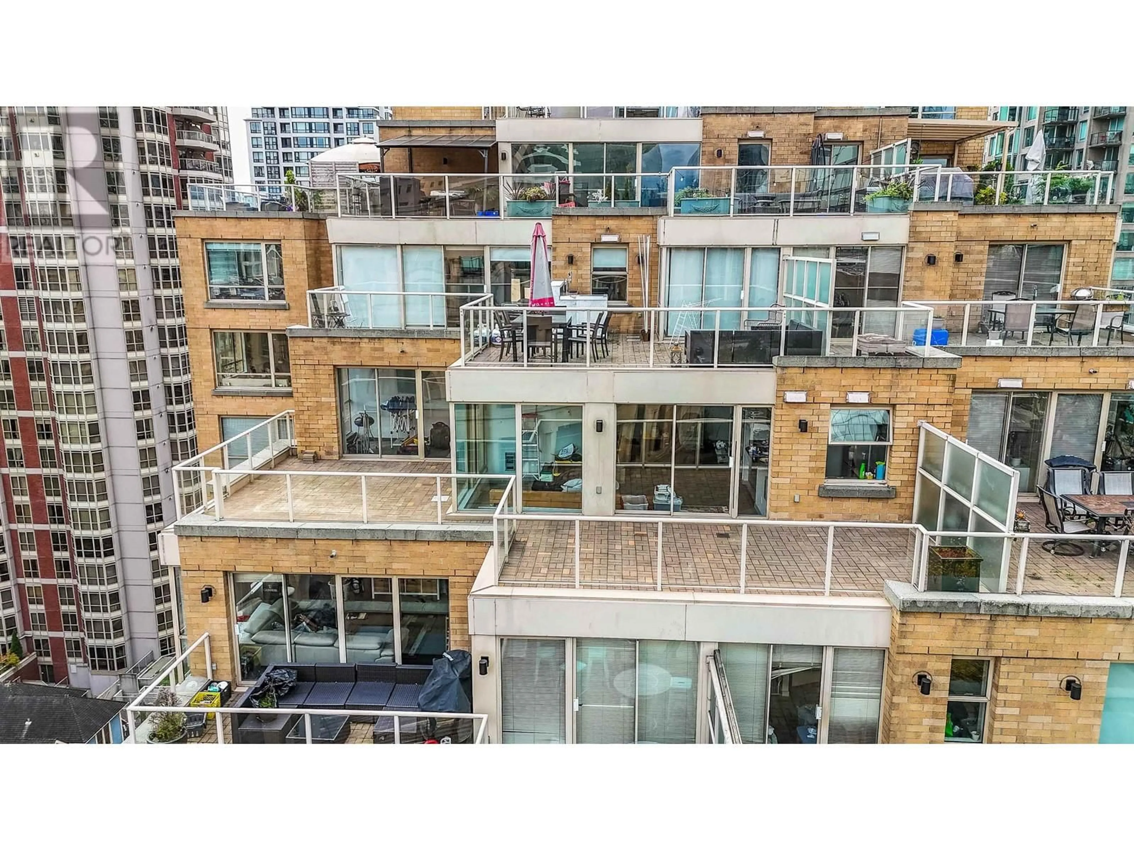 A pic from outside/outdoor area/front of a property/back of a property/a pic from drone, city buildings view from balcony for 1308 - 822 HOMER STREET, Vancouver British Columbia V6B6M3