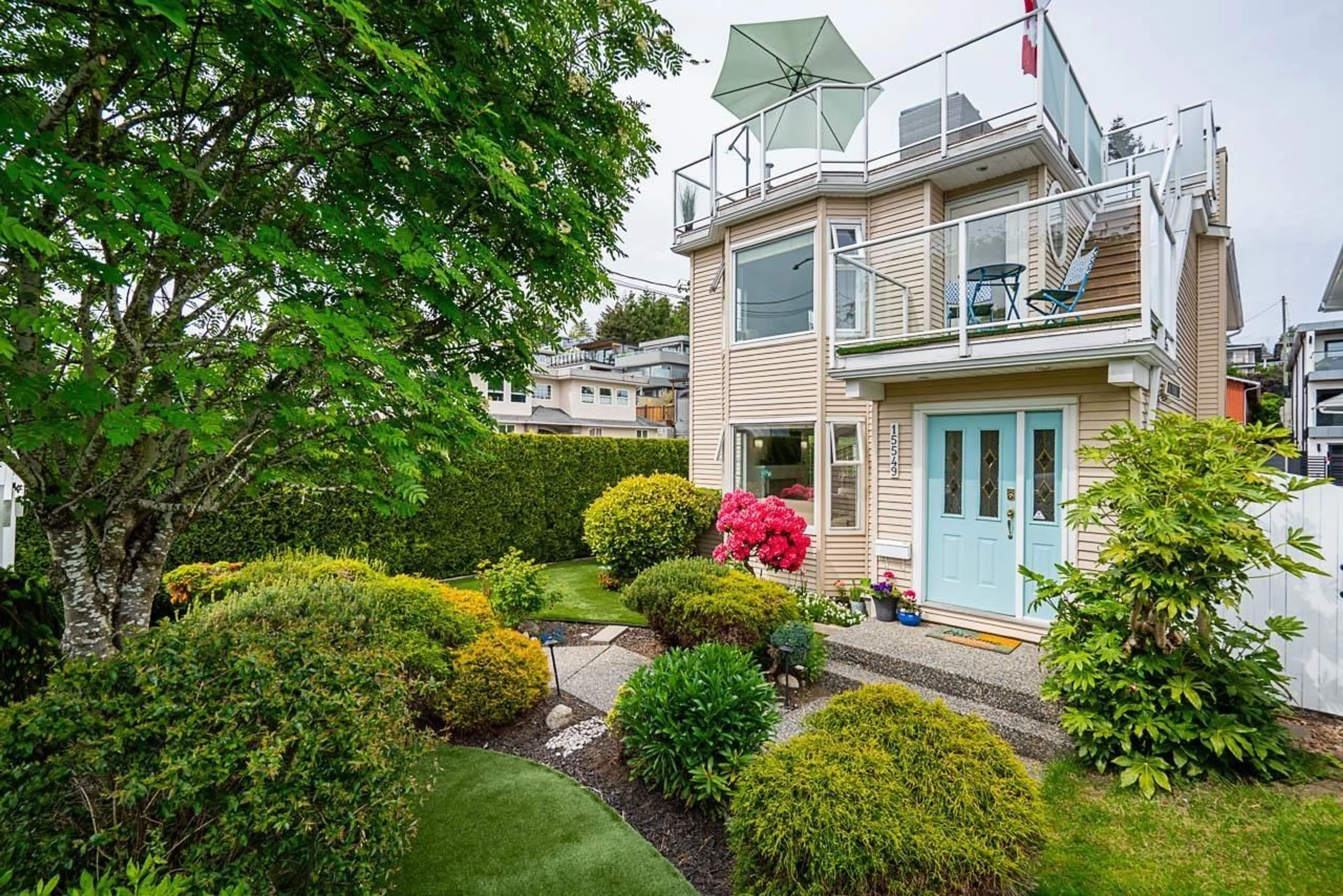 Patio, street for 15549 VICTORIA, White Rock British Columbia V4B1H8