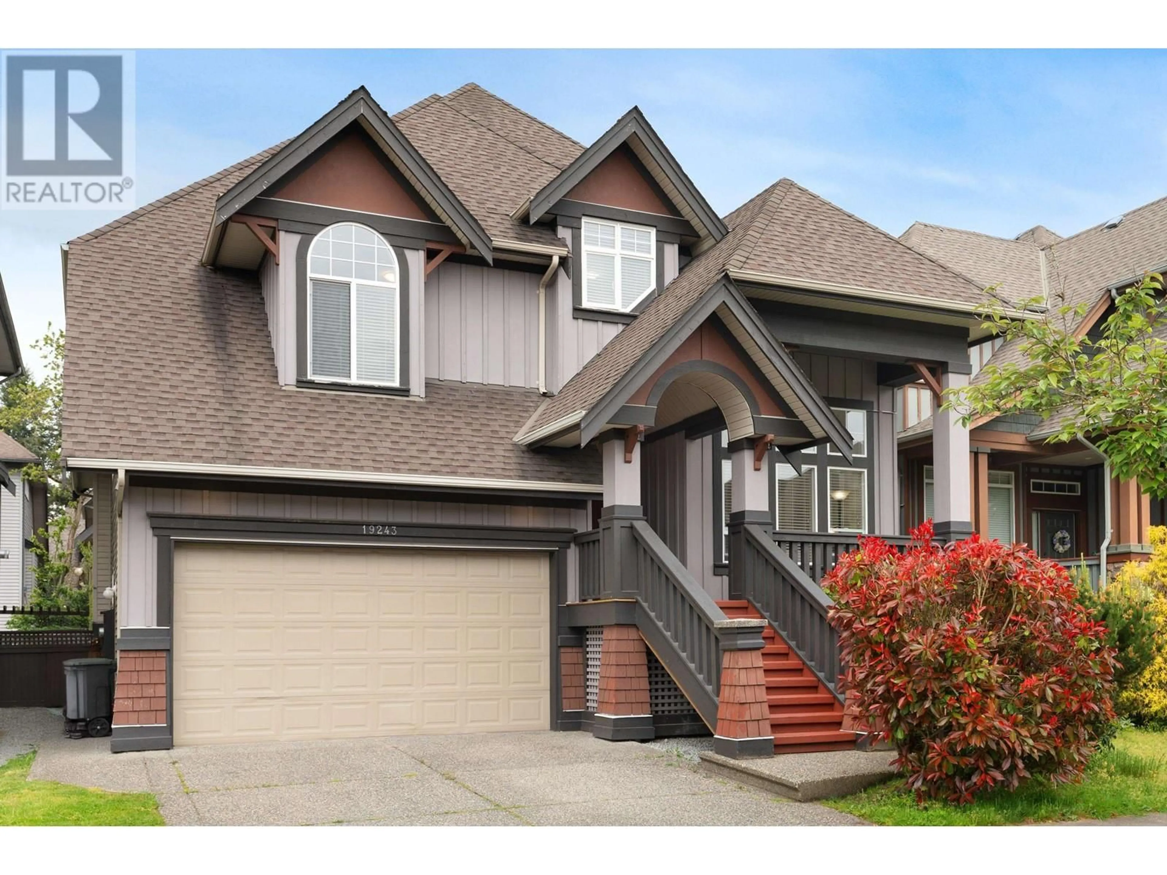 Home with vinyl exterior material, street for 19243 FIELDSTONE WALK, Pitt Meadows British Columbia V3Y2X1
