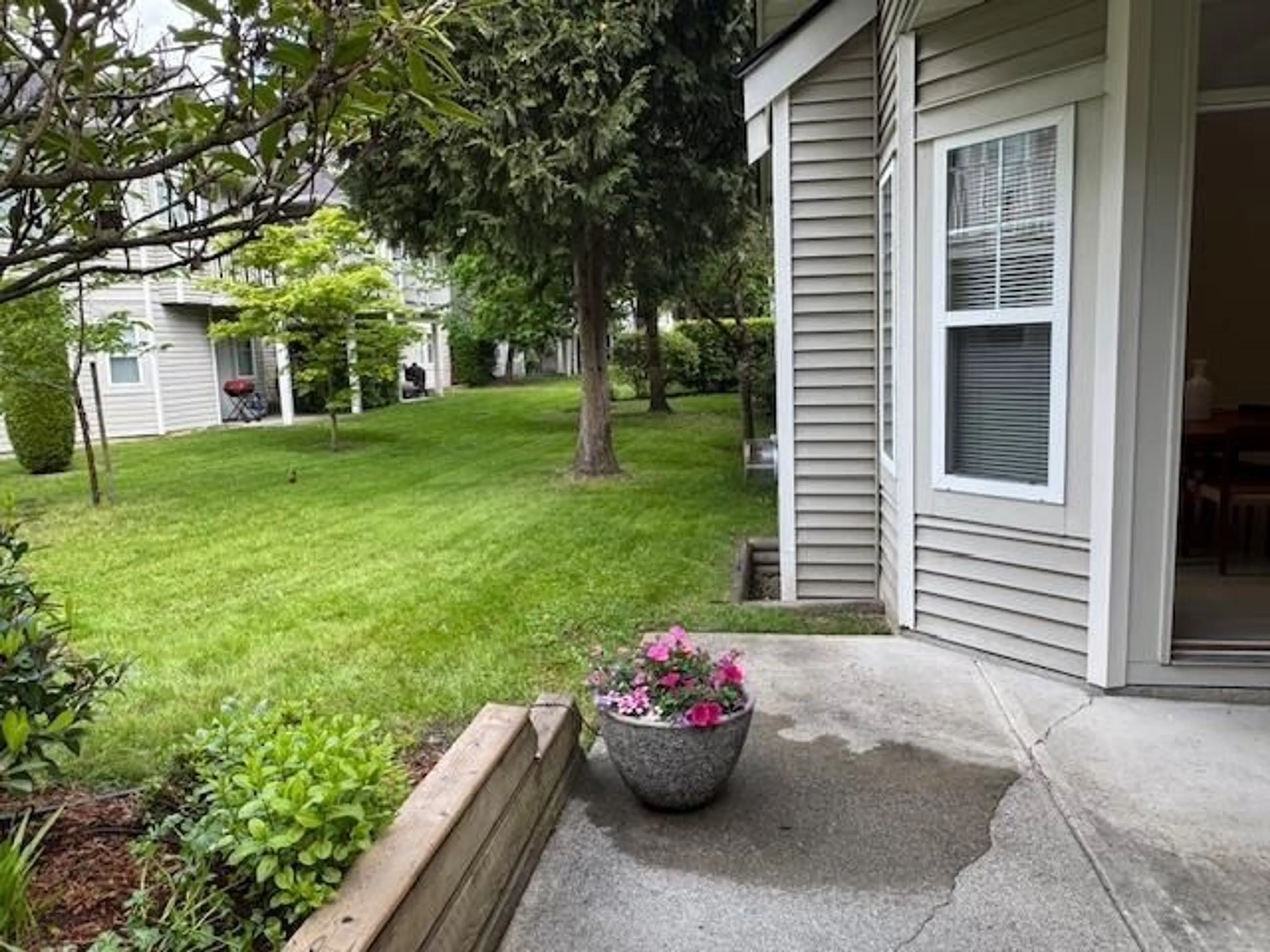 Patio, street for 13 - 16920 80, Surrey British Columbia V4N5A1