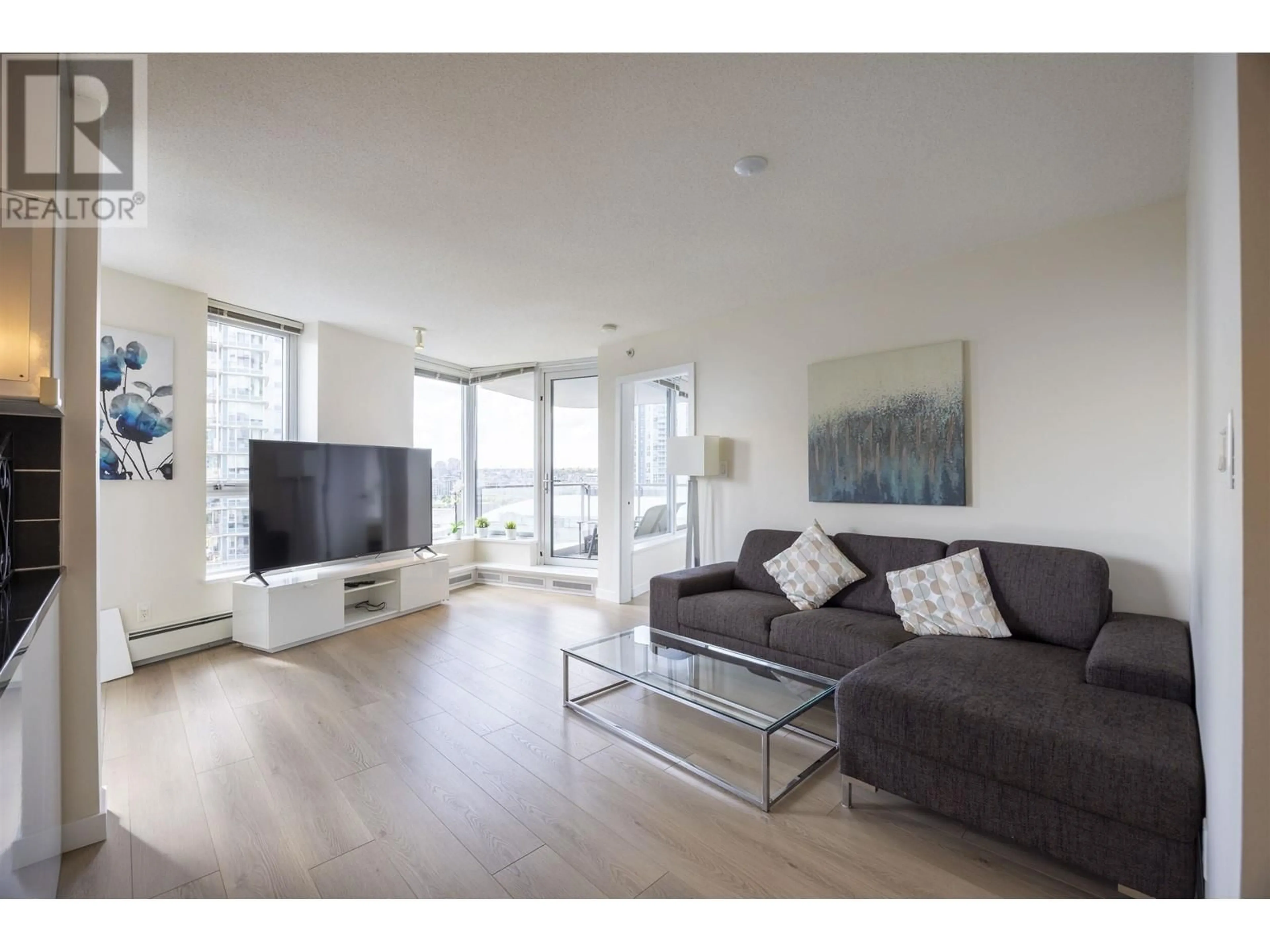 Living room with furniture, wood/laminate floor for 1906 - 188 KEEFER PLACE, Vancouver British Columbia V6B0J1