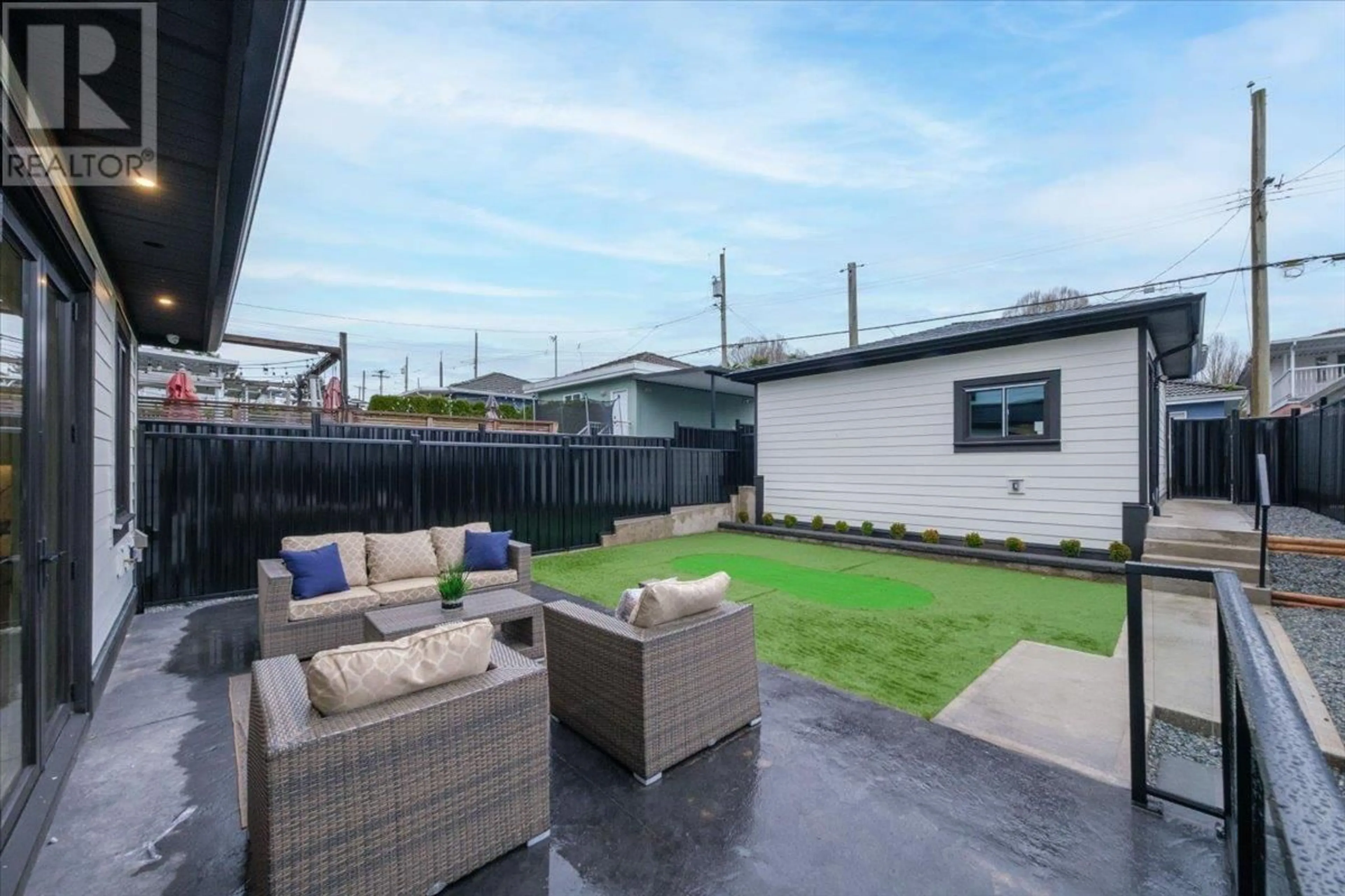 Patio, street for 2 - 2750 5TH AVENUE, Vancouver British Columbia V5M1N2