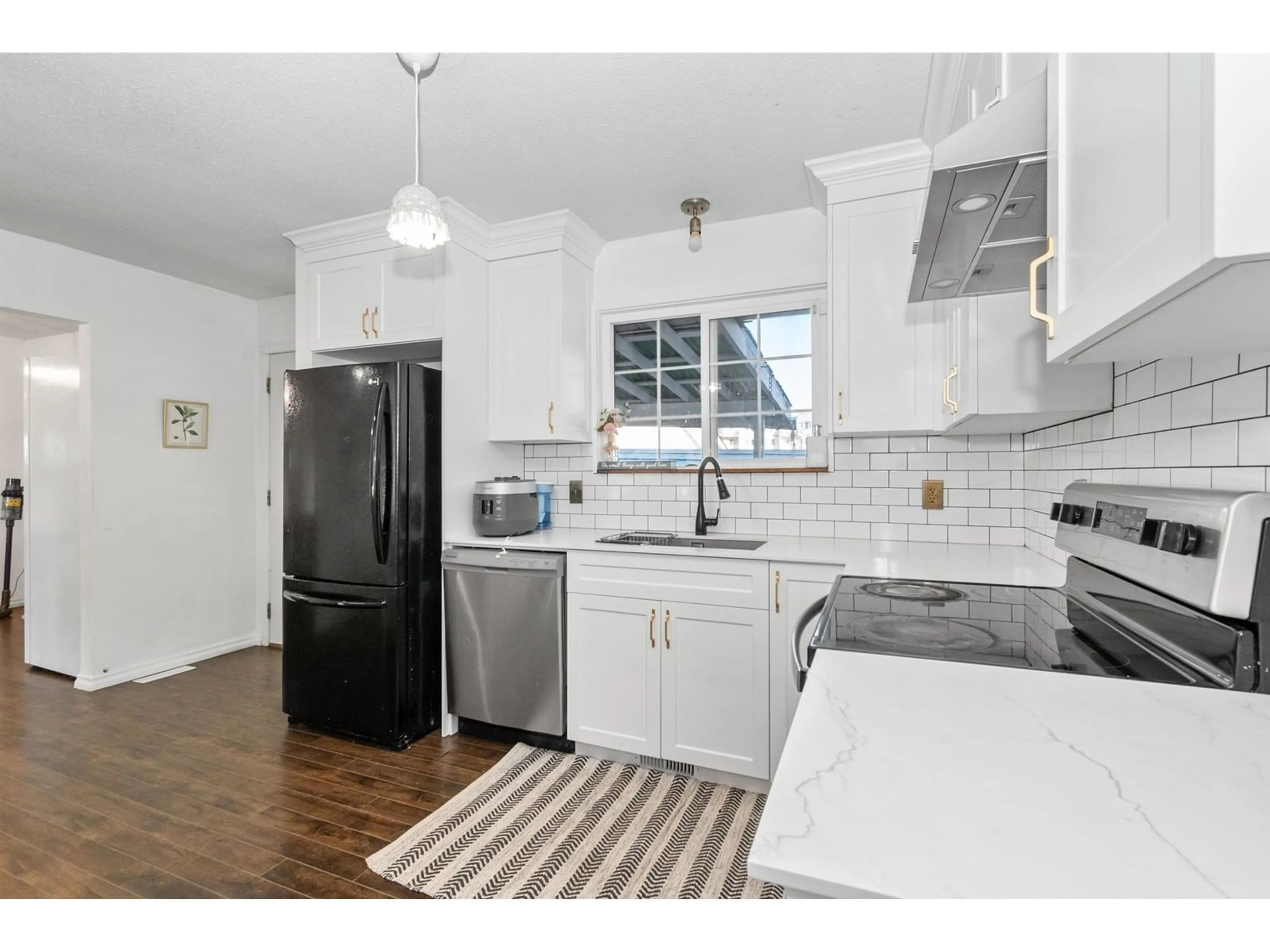 Standard kitchen, unknown for 45492 SPARTAN CRESCENT, Chilliwack British Columbia V2P6V2
