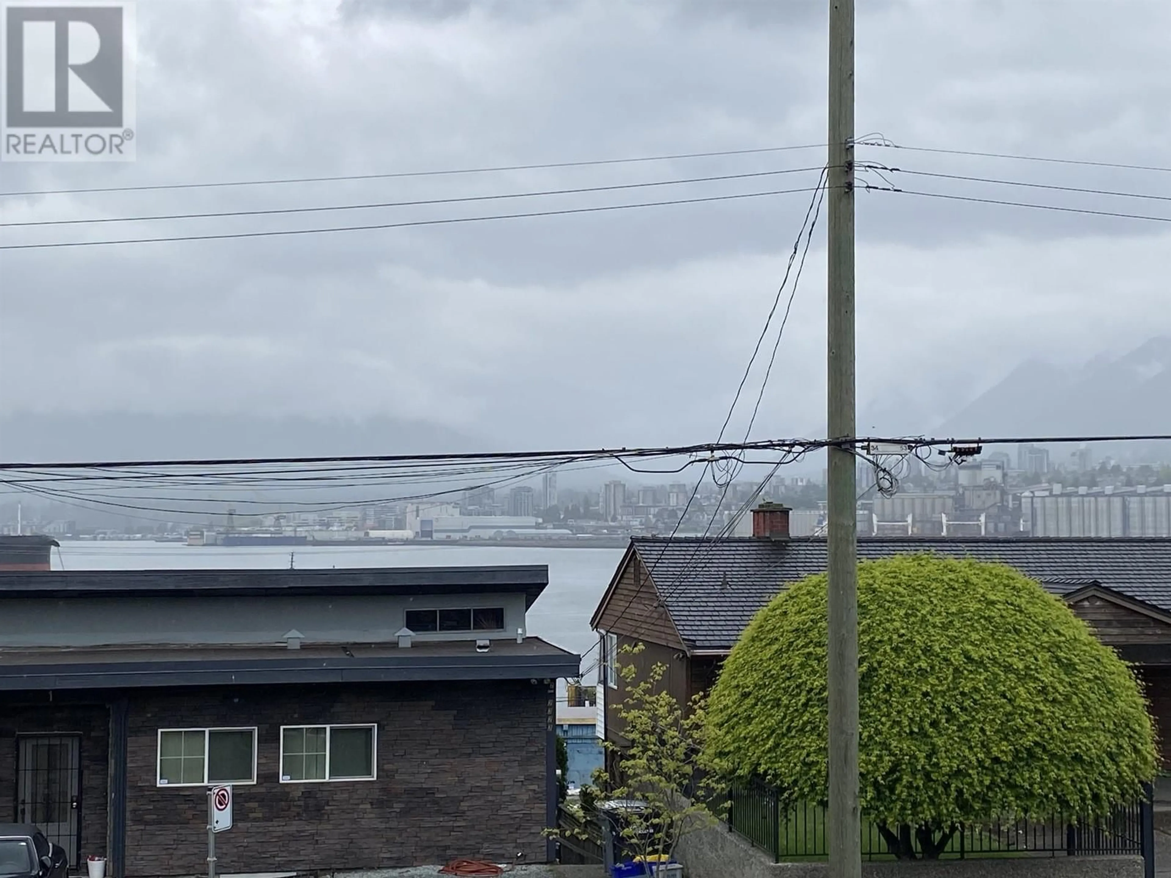 A pic from outside/outdoor area/front of a property/back of a property/a pic from drone, water/lake/river/ocean view for 2318 WALL STREET, Vancouver British Columbia V5L1B7
