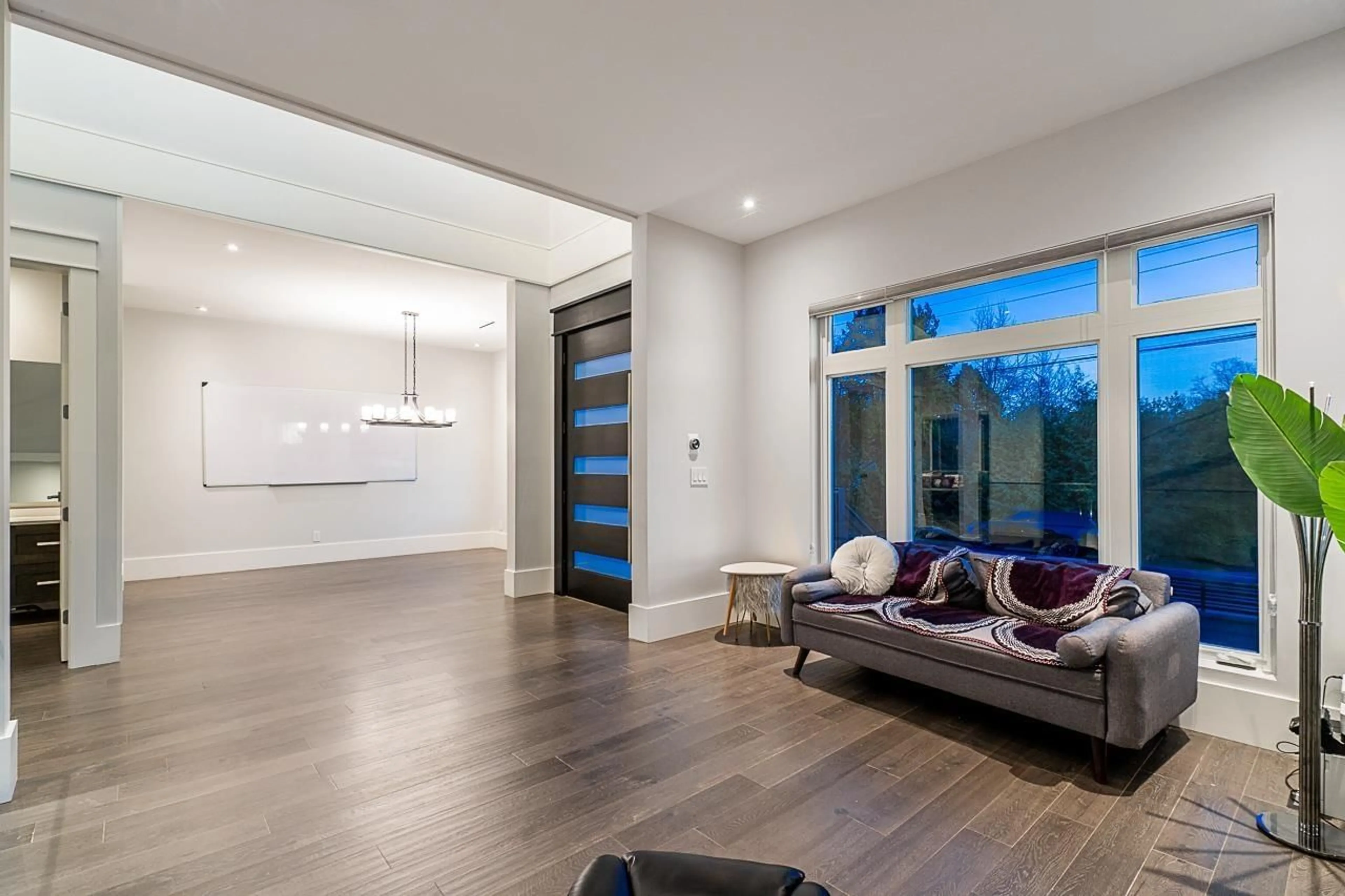 Indoor entryway for 13365 57, Surrey British Columbia V3X2S9