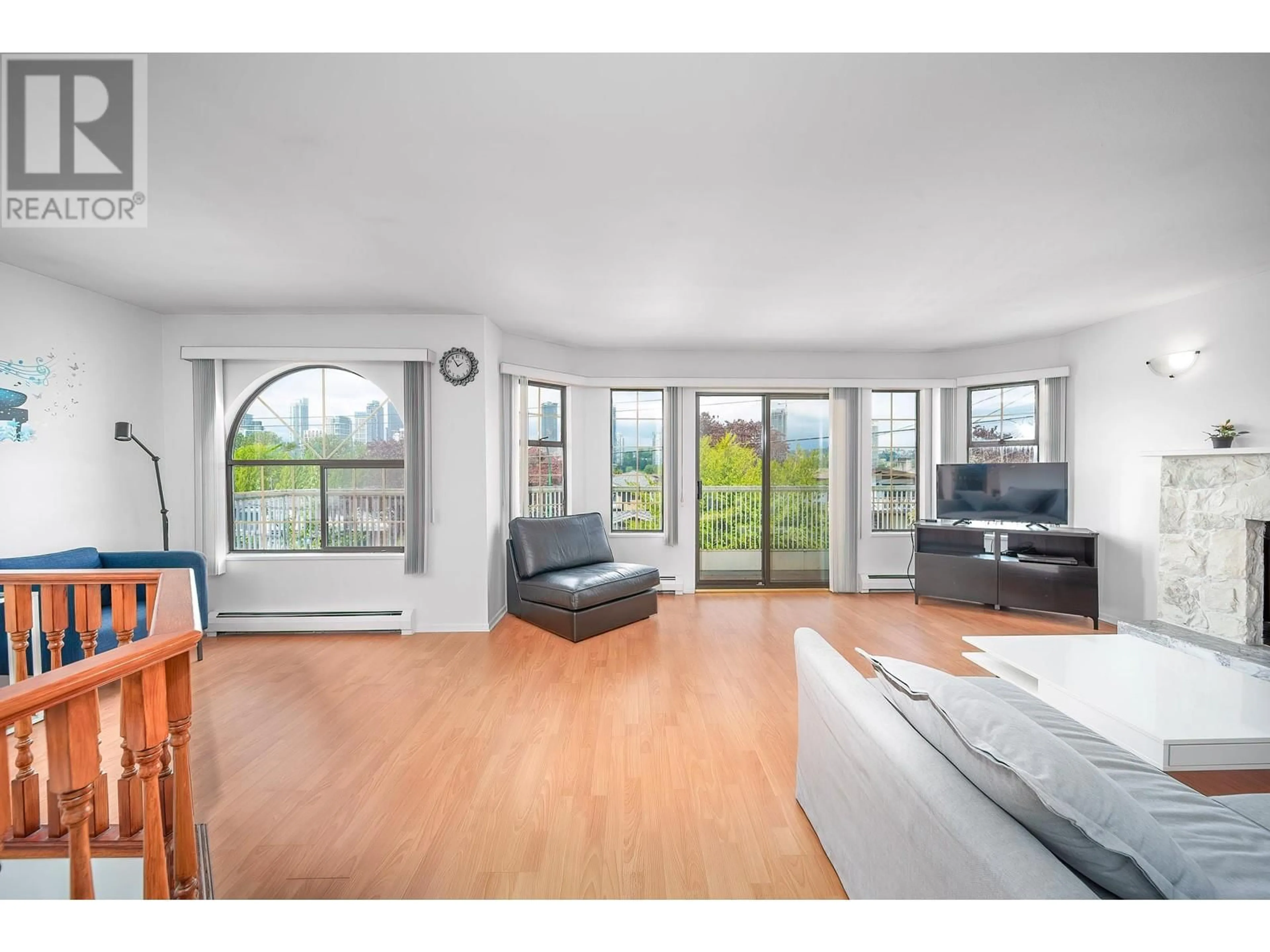 Living room with furniture, wood/laminate floor for 4968 DOMINION STREET, Burnaby British Columbia V5G1C9