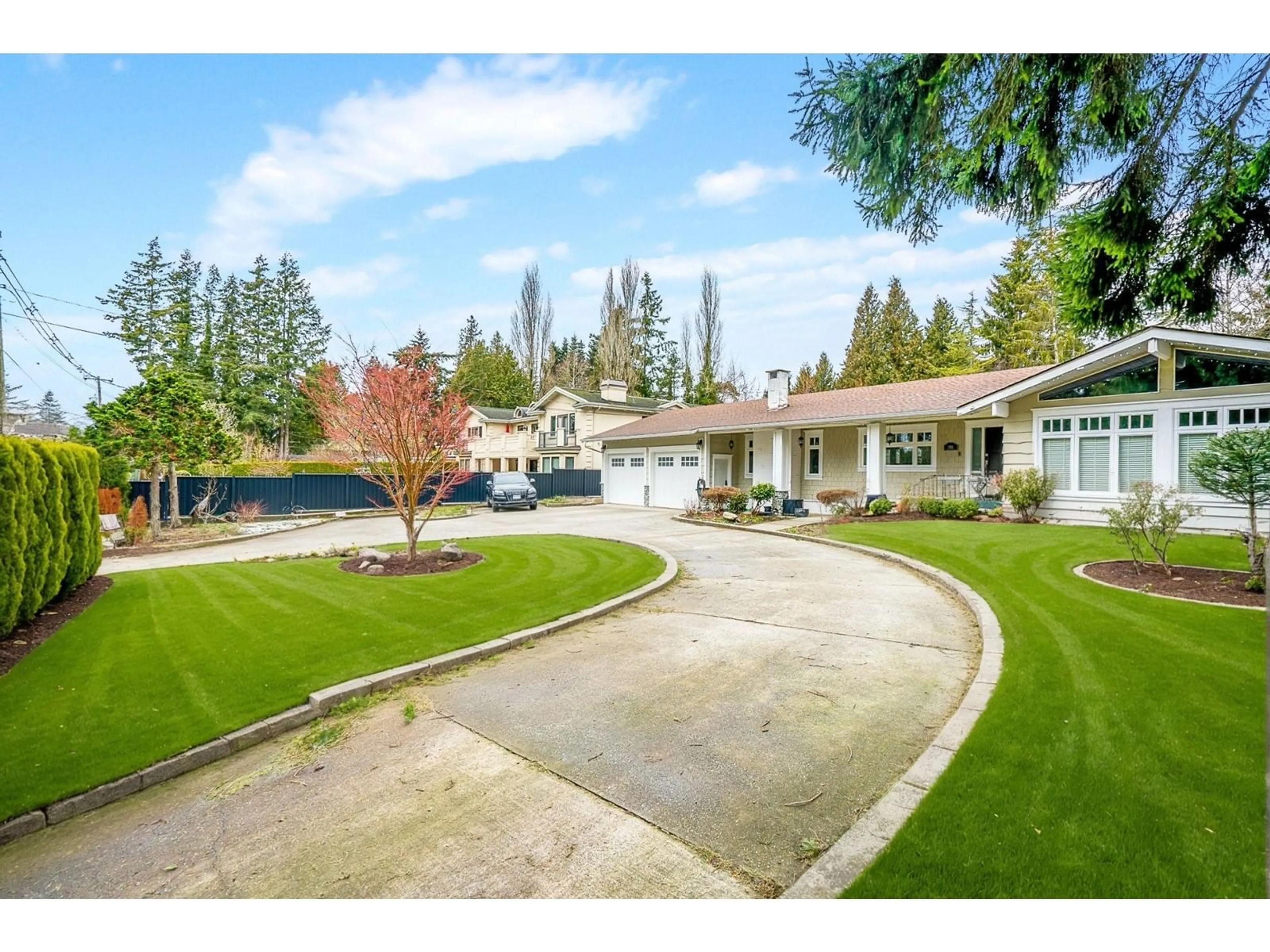 A pic from outside/outdoor area/front of a property/back of a property/a pic from drone, street for 13721 MARINE, White Rock British Columbia V4B1A3